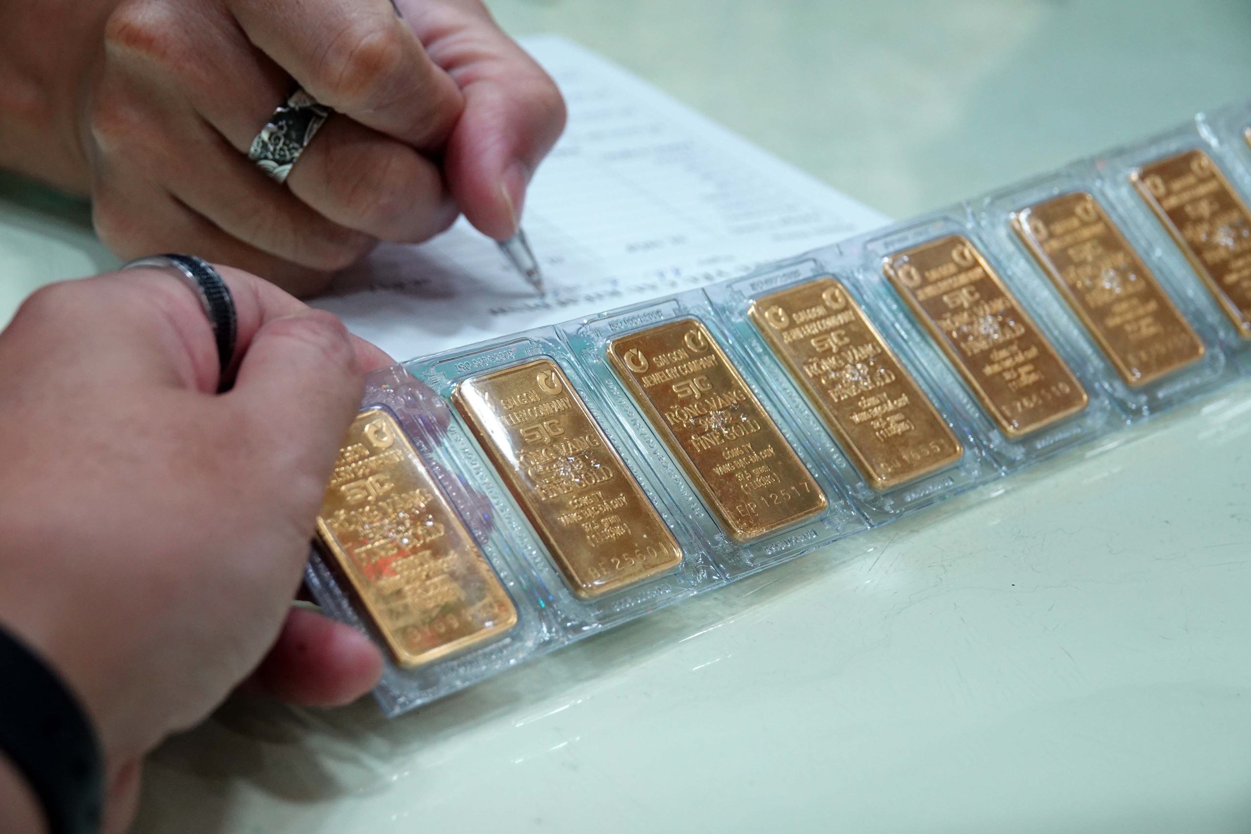 Giá vàng tăng khi chứng khoán giảm- Ảnh 1. Giá vàng tăng khi chứng khoán giảm- Ảnh 1.
