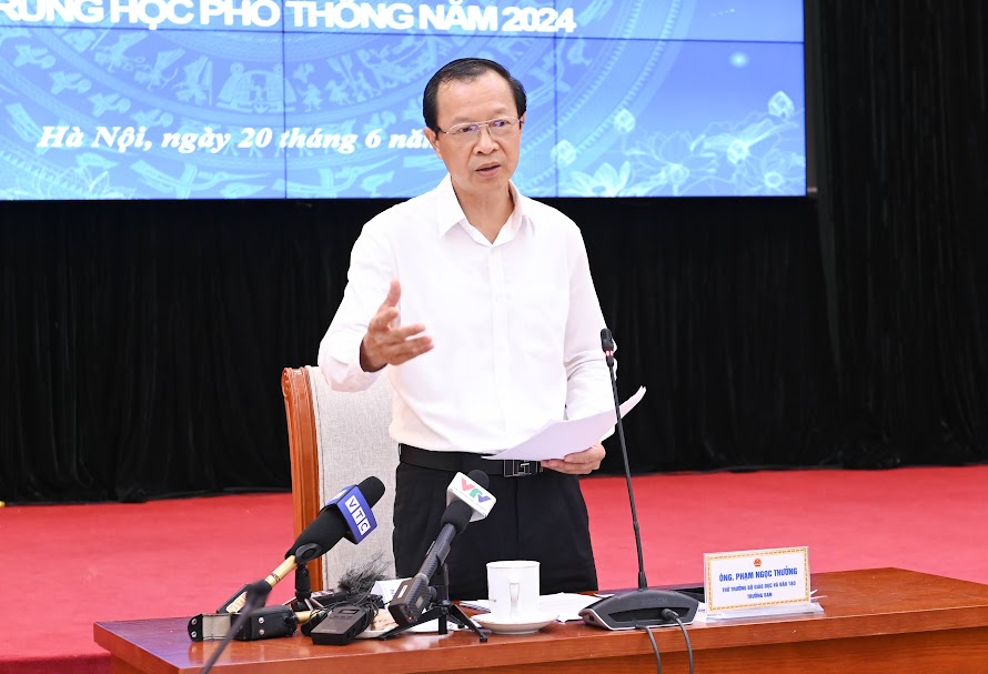 Thứ trưởng Phạm Ngọc Thưởng: 'Thi tốt nghiệp THPT 2024 phải tuyệt đối an toàn'- Ảnh 1.
