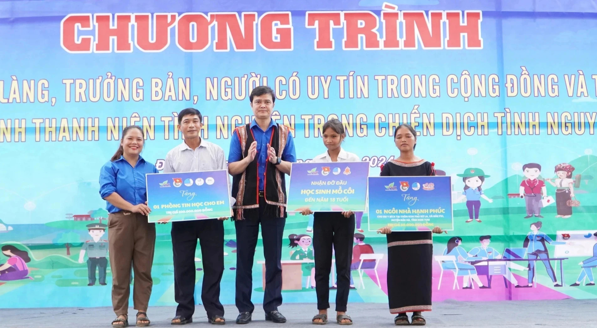 Anh Bùi Quang Huy thăm các già làng, trưởng bản tại Kon Tum- Ảnh 2.