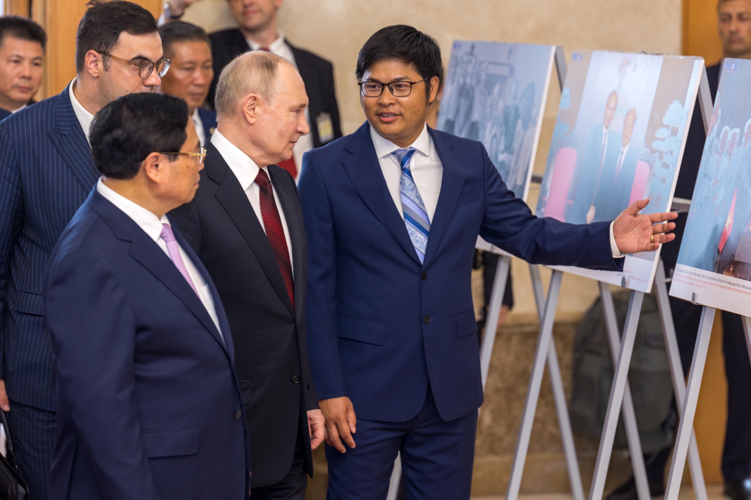 Thủ tướng Phạm Minh Chính hội kiến Tổng thống Nga Vladimir Putin- Ảnh 2.