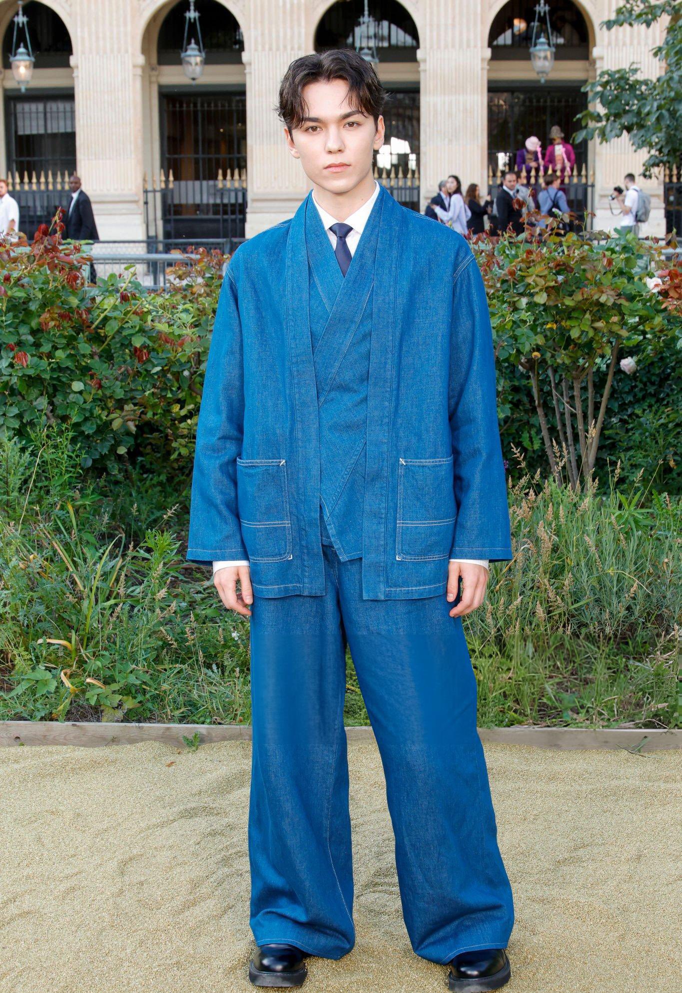 Vernon (Seventeen) cùng dàn sao xuất hiện cá tính tại Tuần lễ thời trang Paris- Ảnh 1.