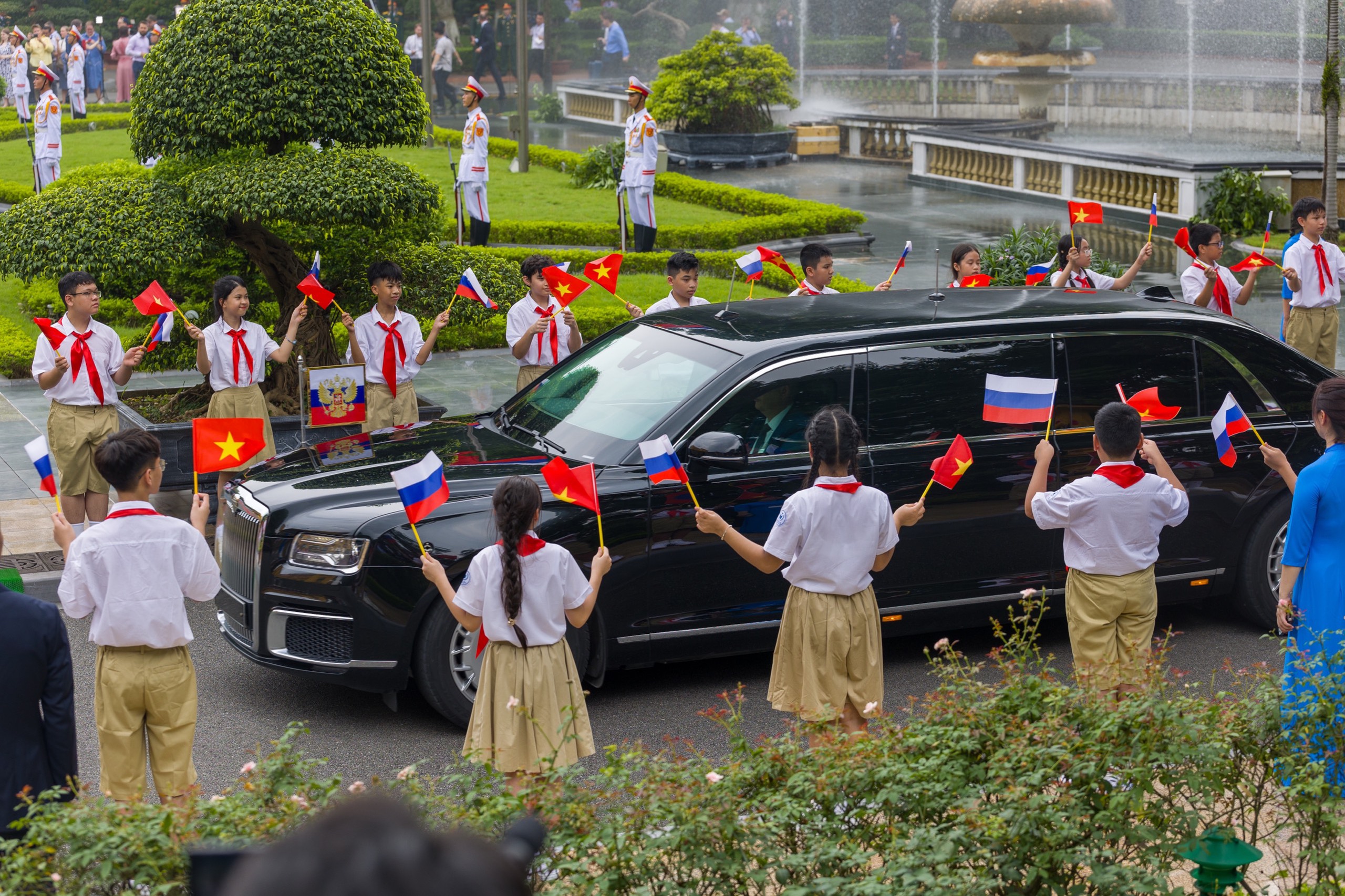 Chủ tịch nước Tô Lâm chủ trì lễ đón Tổng thống Nga Vladimir Putin- Ảnh 2.