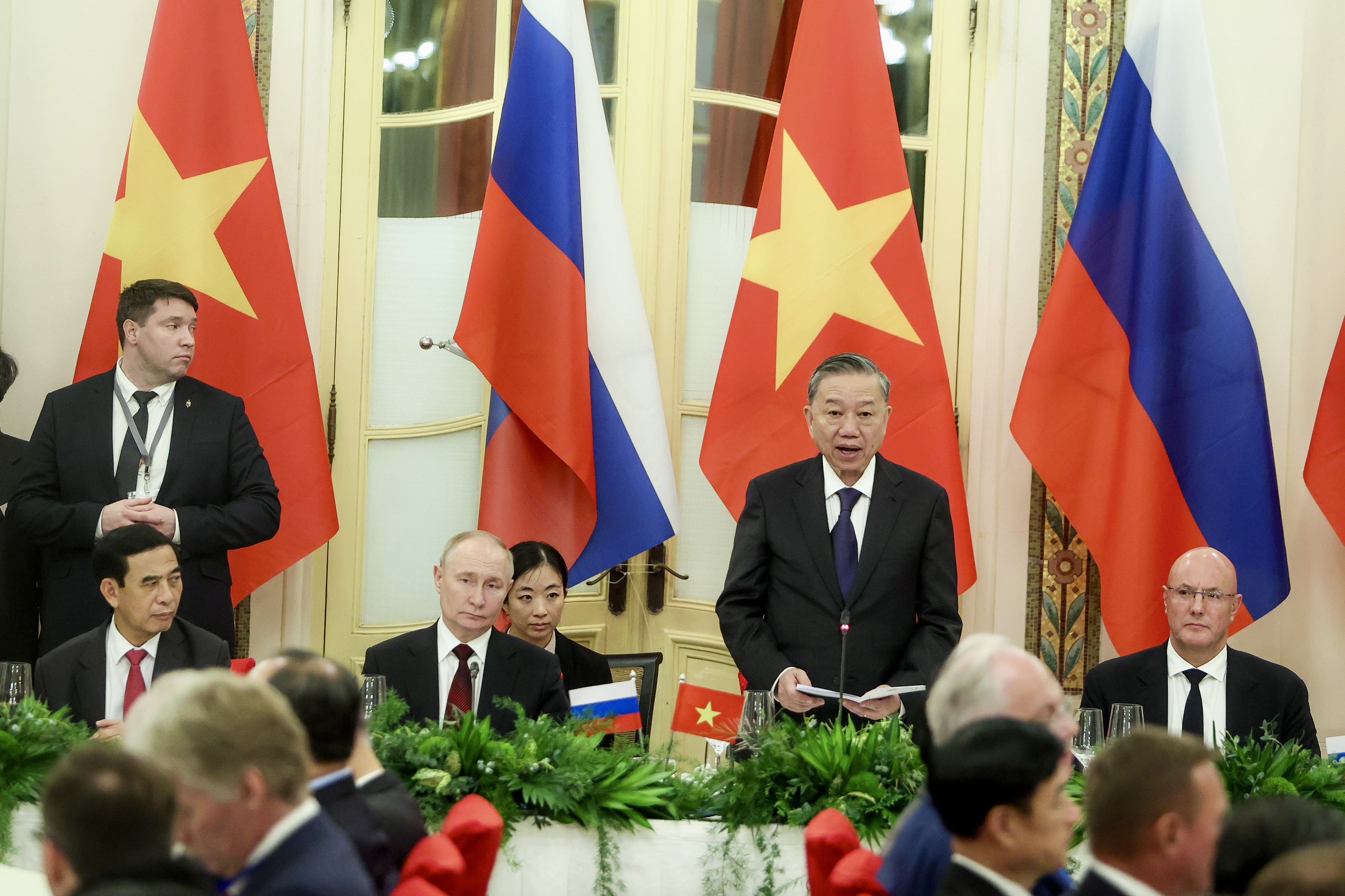 Chủ tịch nước Tô Lâm chủ trì tiệc chiêu đãi Tổng thống Nga Vladimir Putin- Ảnh 1.