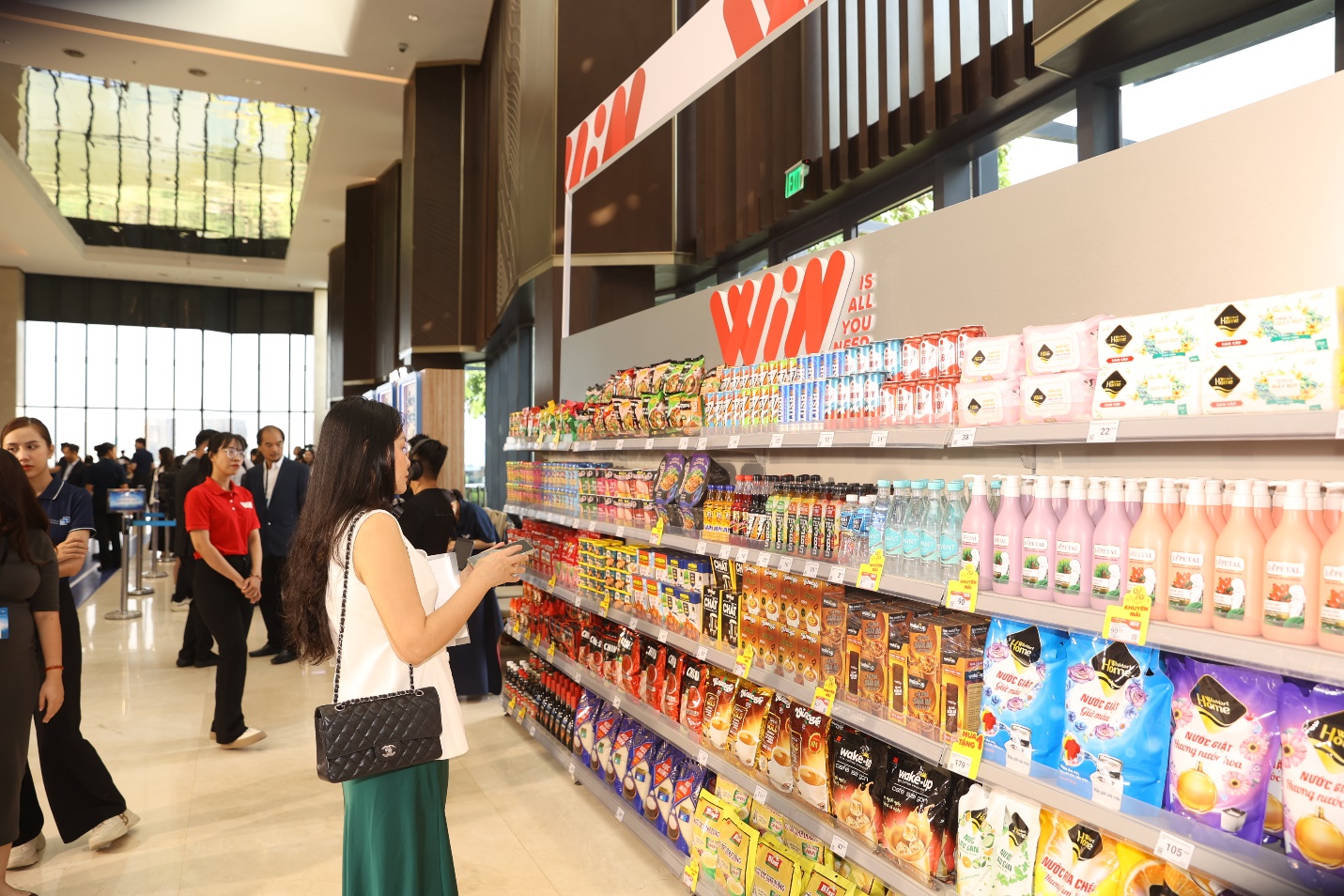 Cổ phiếu tỉ phú Nguyễn Đăng Quang tím lịm, góp phần đưa VN-Index lần đầu chạm 1.600 điểm- Ảnh 1. Cổ phiếu tỉ phú Nguyễn Đăng Quang tím lịm, góp phần đưa VN-Index lần đầu chạm 1.600 điểm- Ảnh 1.