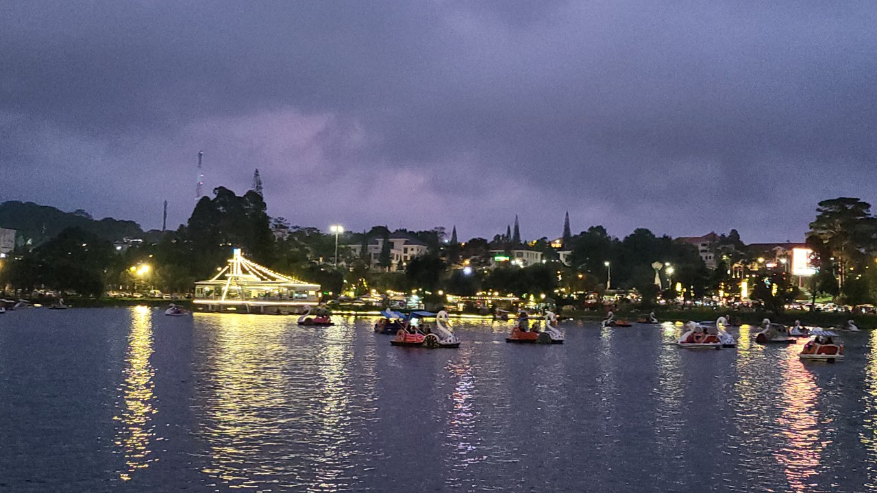 Đấu giá nhà hàng Thủy Tạ Đà Lạt khởi điểm hơn 3,645 tỉ đồng/năm- Ảnh 2. Đấu giá nhà hàng Thủy Tạ Đà Lạt khởi điểm hơn 3,645 tỉ đồng/năm- Ảnh 2.