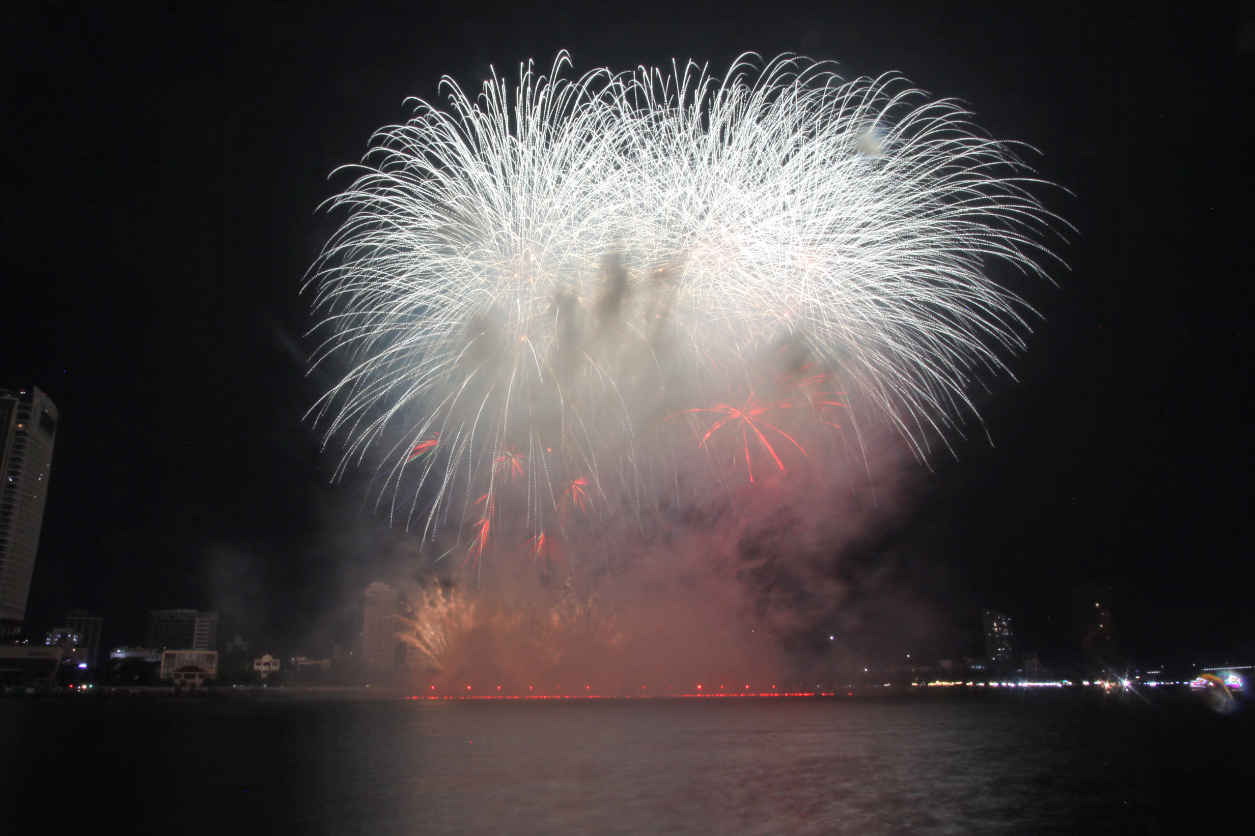 Pháo hoa quốc tế: Choáng ngợp tài nghệ của 2 đội láng giềng Đức - Ba Lan- Ảnh 8.