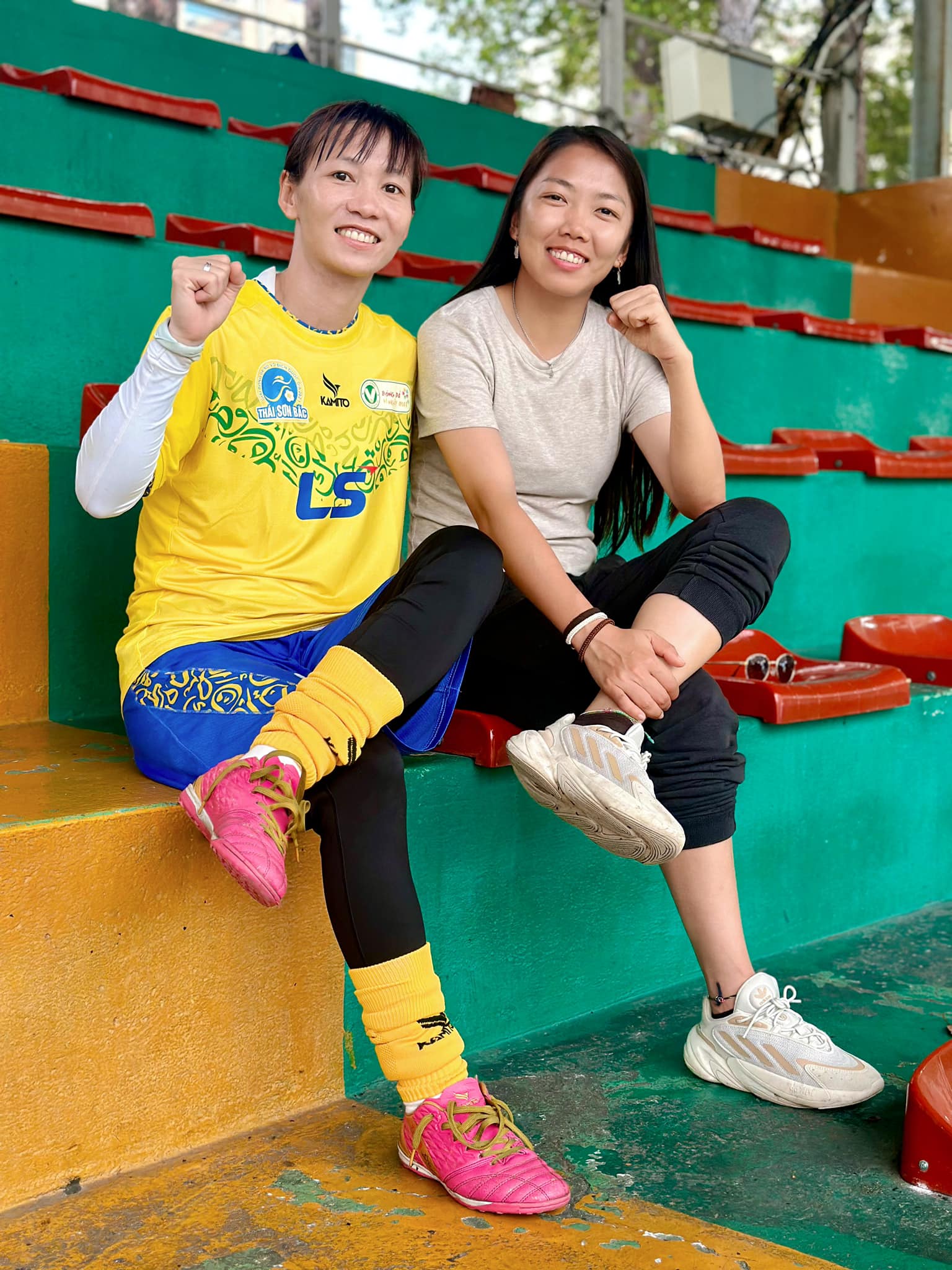 Huỳnh Như bên cạnh người bạn chí cốt Thùy Trang