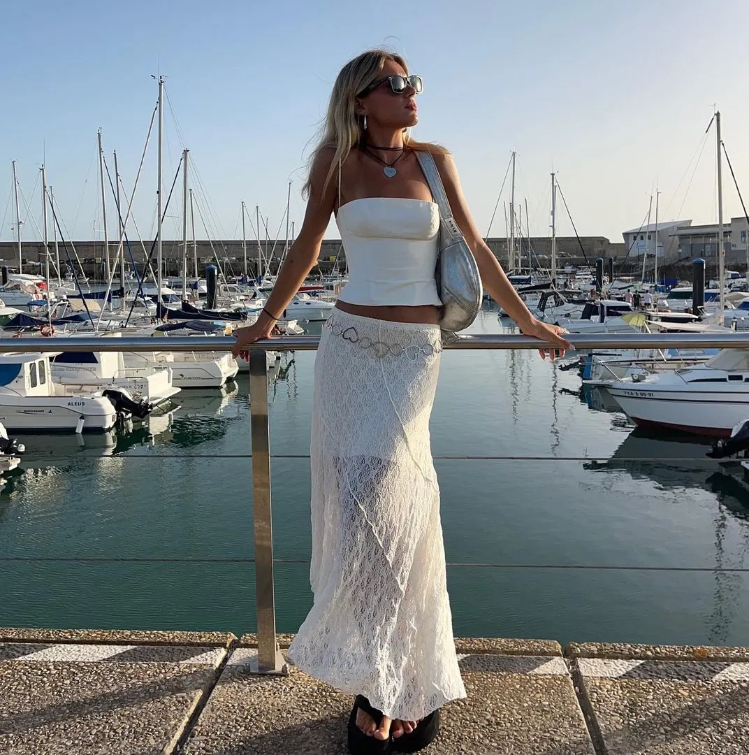 5 must-have white dress styles for this summer - Photo 3. 5 kiểu váy trắng nhất định phải có trong mùa hè này- Ảnh 3.