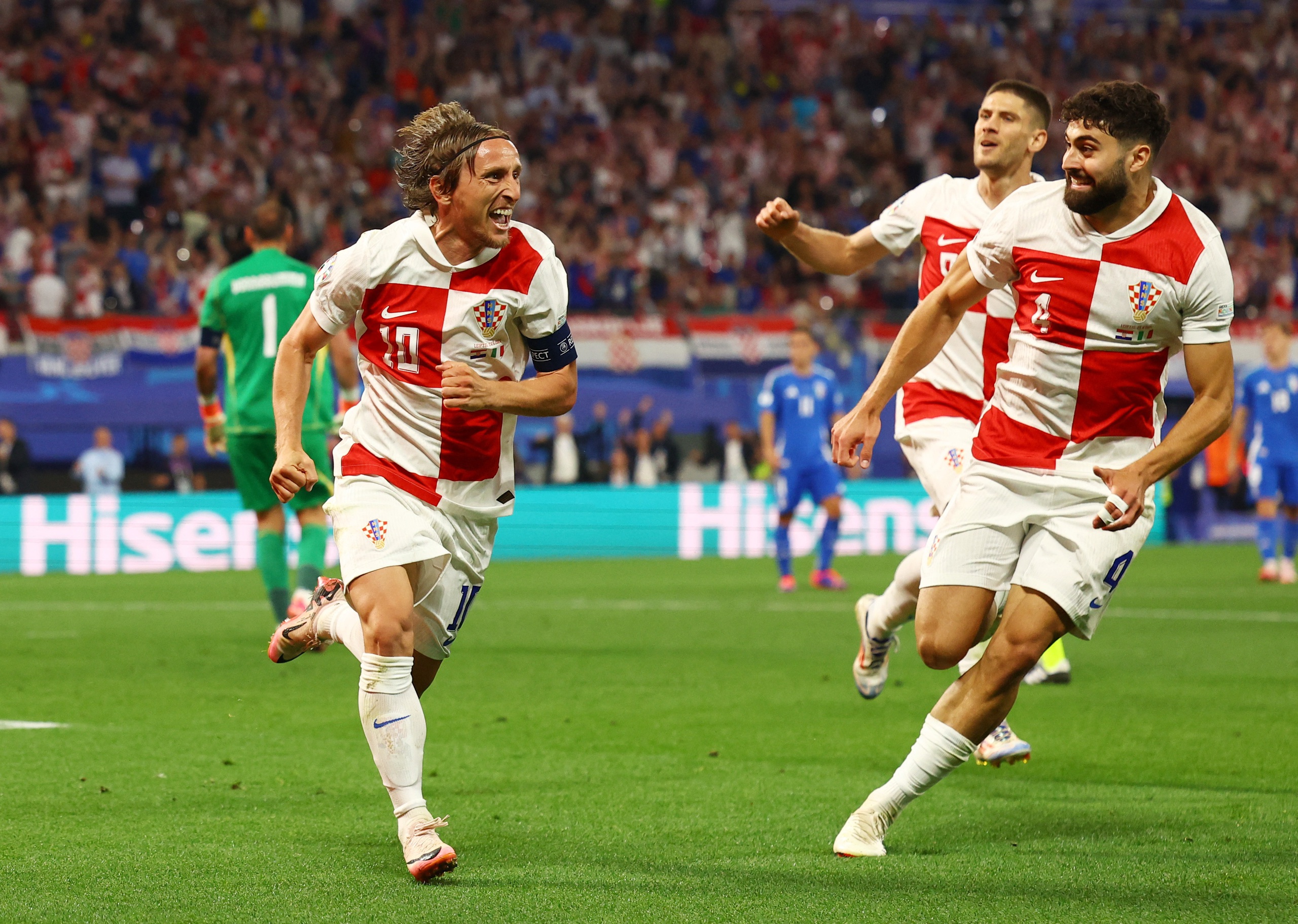 Luka Modric hạnh phúc mở tỷ số cho đội tuyển Croatia