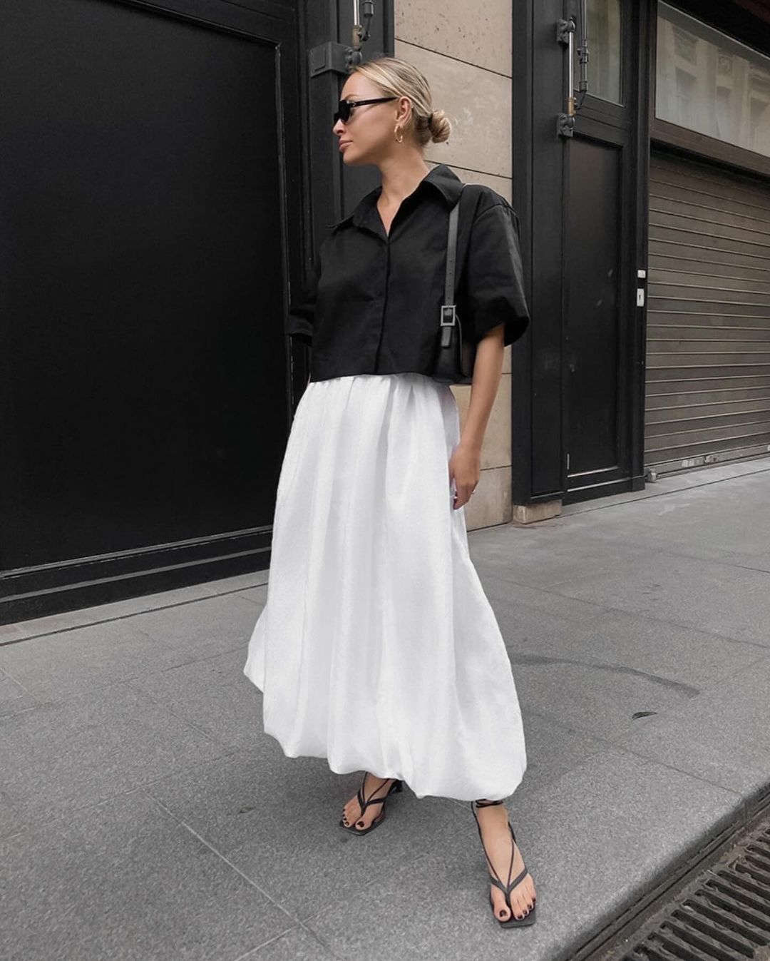 5 must-have white dress styles for this summer - Photo 2. 5 kiểu váy trắng nhất định phải có trong mùa hè này- Ảnh 2.