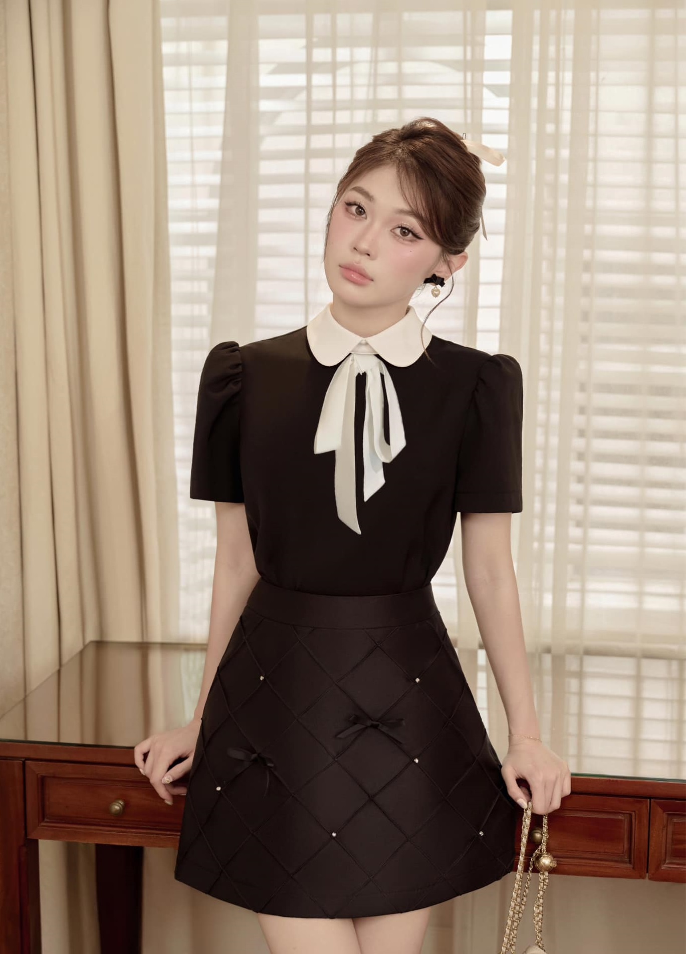 Oblečení s mašlí dodává obrazu múzy krásný, sladký nádech - Foto 5. Trang phục đính nơ điểm tô nét xinh xắn, ngọt ngào cho hình ảnh nàng thơ- Ảnh 5.