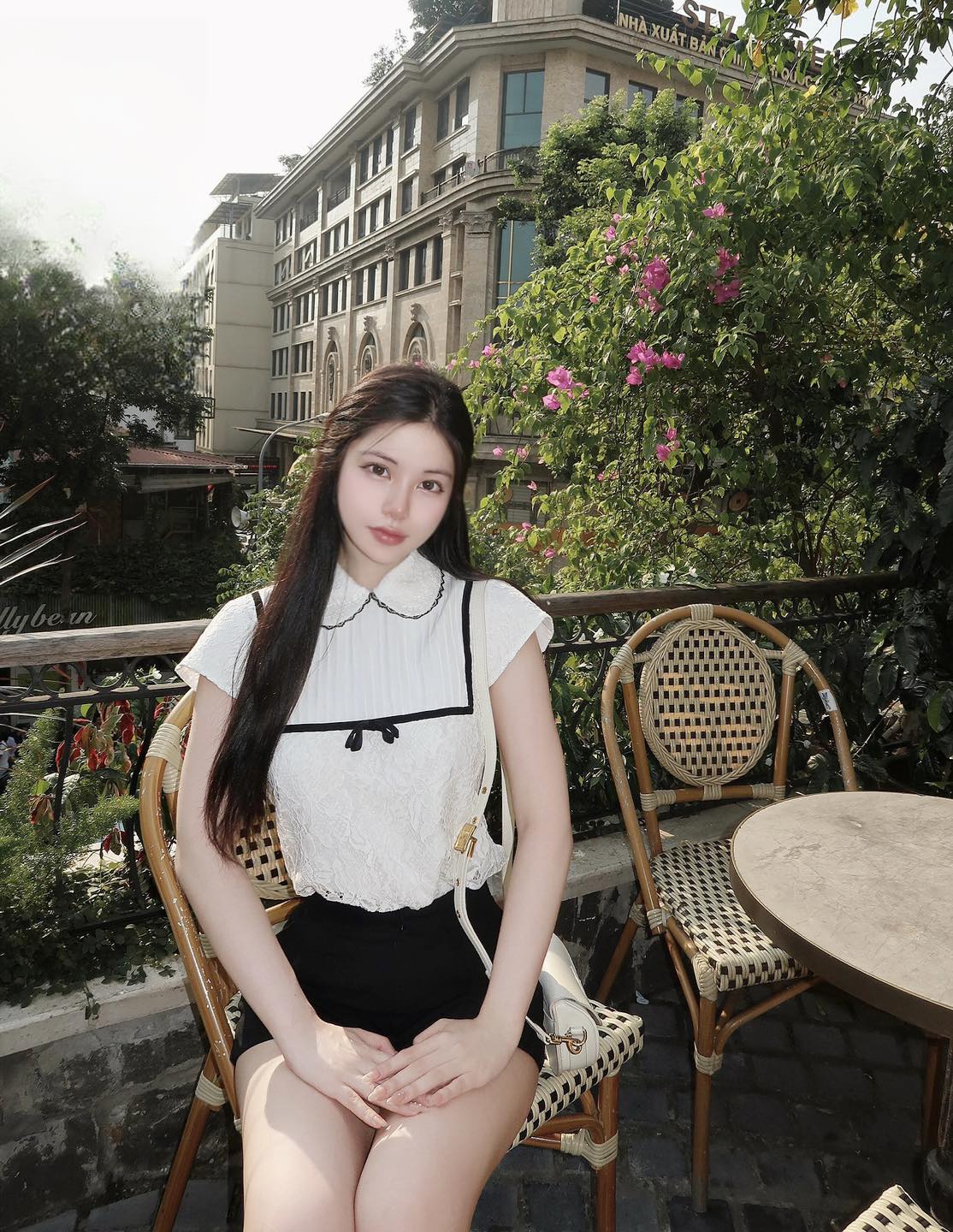 Oblečení s mašlí dodává obrazu múzy krásný, sladký nádech - Foto 7. Trang phục đính nơ điểm tô nét xinh xắn, ngọt ngào cho hình ảnh nàng thơ- Ảnh 7.