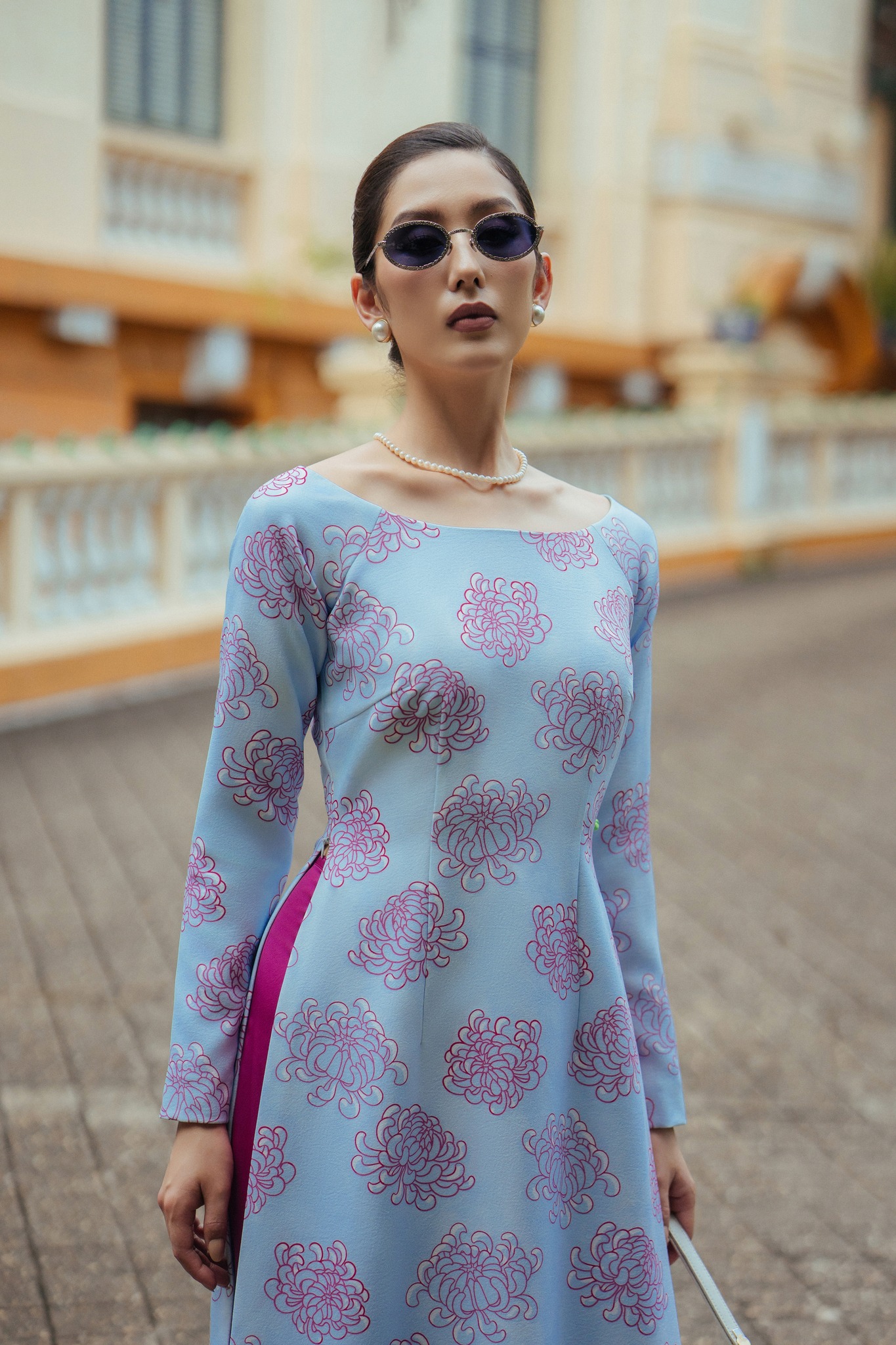 O ao dai modernizado é elegante e moderno, e não se preocupa com o sol quente do verão - Foto 5. Áo dài cách tân vừa quý phái, hiện đại vừa chẳng lo nắng nóng ngày hè- Ảnh 5.