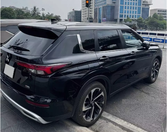 Mitsubishi Outlander 2025 xuất hiện tại Việt Nam, có cứu vãn được doanh số?- Ảnh 1.