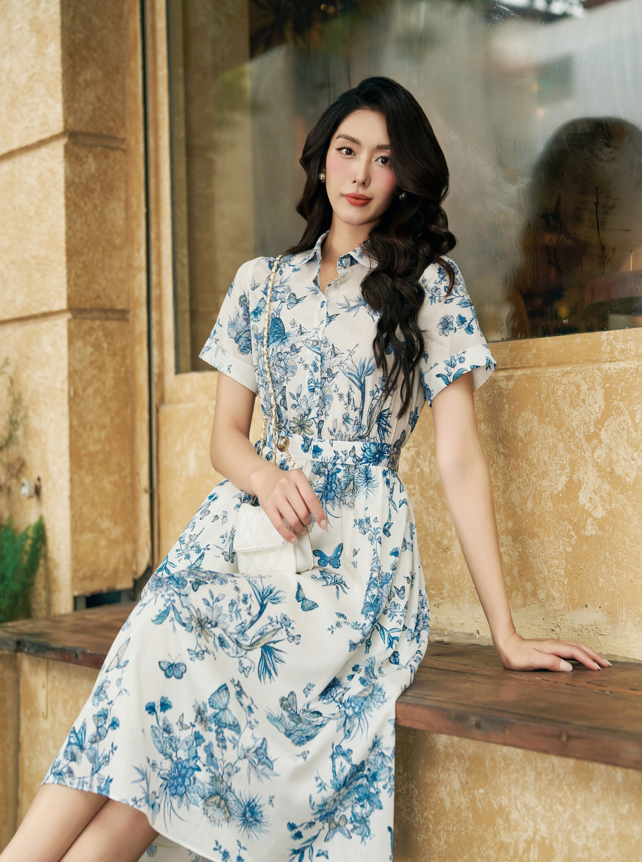 Vestido camisero, la prenda multiusos mágica sin la que no puede vivir - Foto 5. Váy sơ mi, món đồ đa năng kỳ diệu nàng không thể sống thiếu- Ảnh 5.