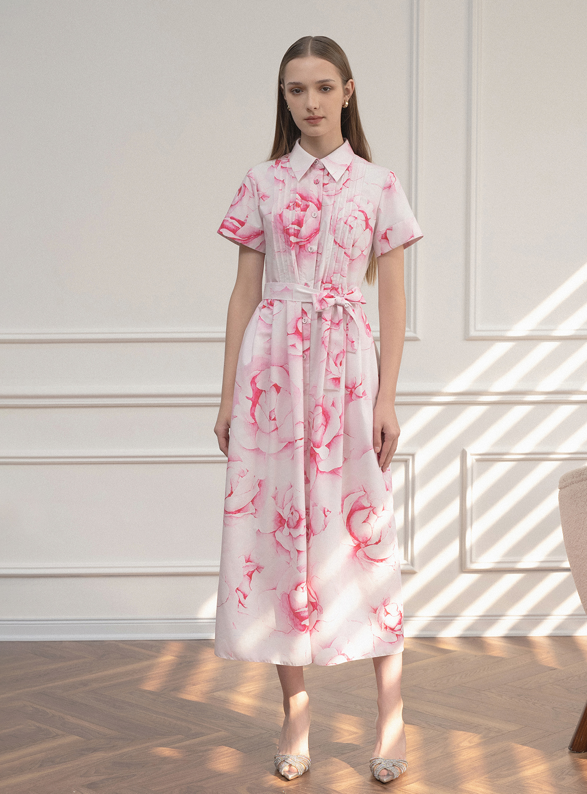 Vestido camisero, la prenda multiusos mágica sin la que no puede vivir - Foto 4. Váy sơ mi, món đồ đa năng kỳ diệu nàng không thể sống thiếu- Ảnh 4.