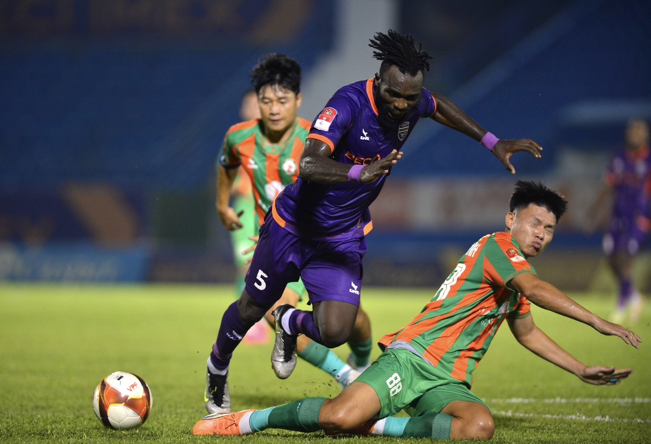 CLB Bình Dương có trận bất phân thắng bại với đội khách Bình Định
