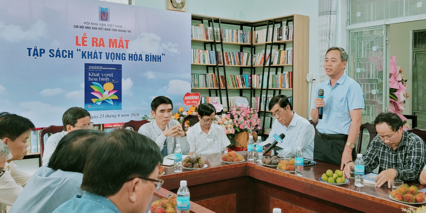 Quảng Trị: Ra mắt tập sách 'Khát vọng hòa bình'- Ảnh 1. Quảng Trị: Ra mắt tập sách 'Khát vọng hòa bình'- Ảnh 1.
