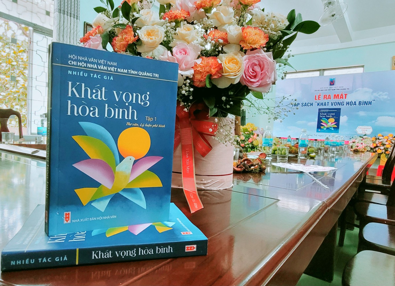 Quảng Trị: Ra mắt tập sách 'Khát vọng hòa bình'- Ảnh 2. Quảng Trị: Ra mắt tập sách 'Khát vọng hòa bình'- Ảnh 2.