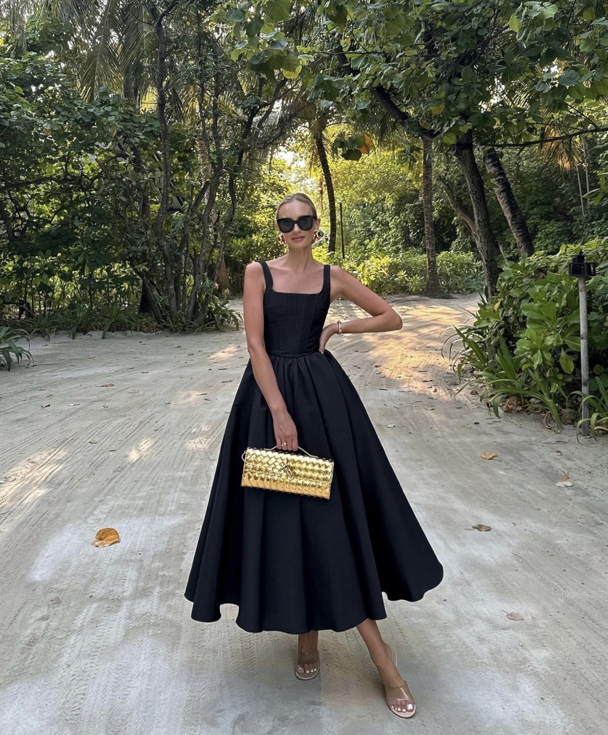 ເສື້ອຍືດບໍ່ມີສາຍຮັດສະເໜ່ໃຫ້ກັບຜູ້ຍິງ - ຮູບ 6. Váy hai dây khơi gợi nét quyến rũ cho nàng yêu- Ảnh 6.