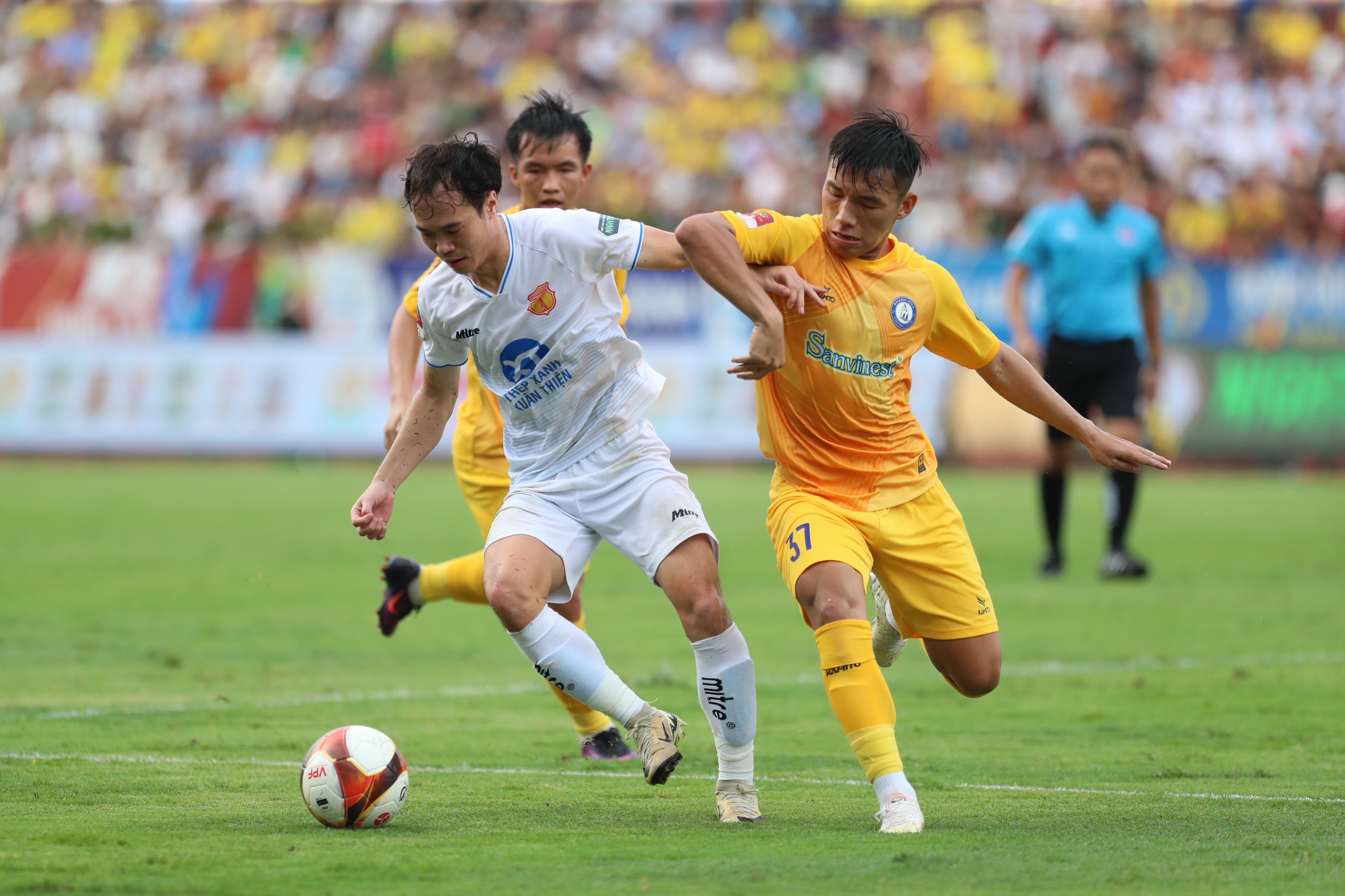 Thiên Trường 'mở hội', CLB Nam Định sớm giành chức vô địch V-League: Vui sao nước mắt lại trào!- Ảnh 11.