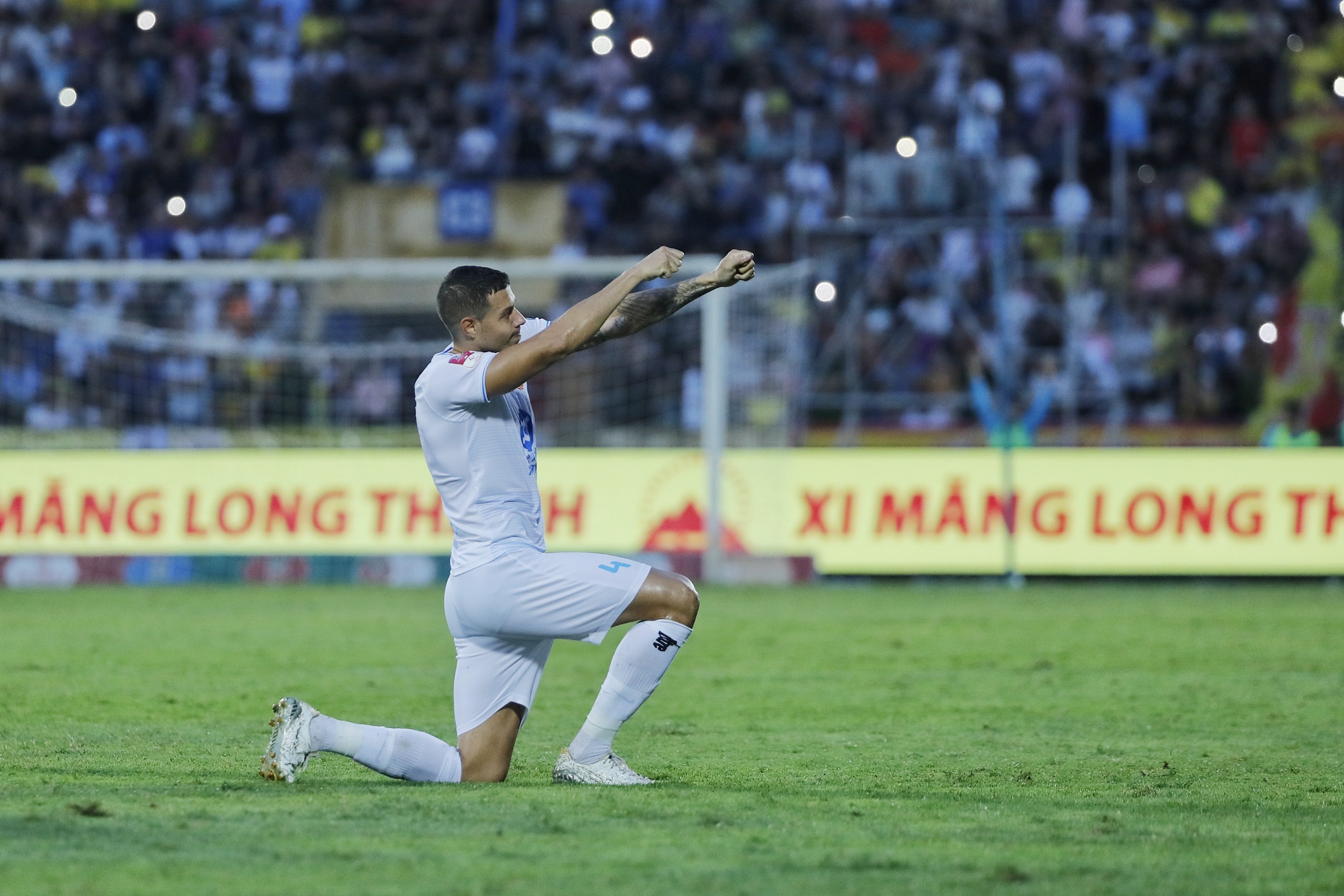 Thiên Trường 'mở hội', CLB Nam Định sớm giành chức vô địch V-League: Vui sao nước mắt lại trào!- Ảnh 20.