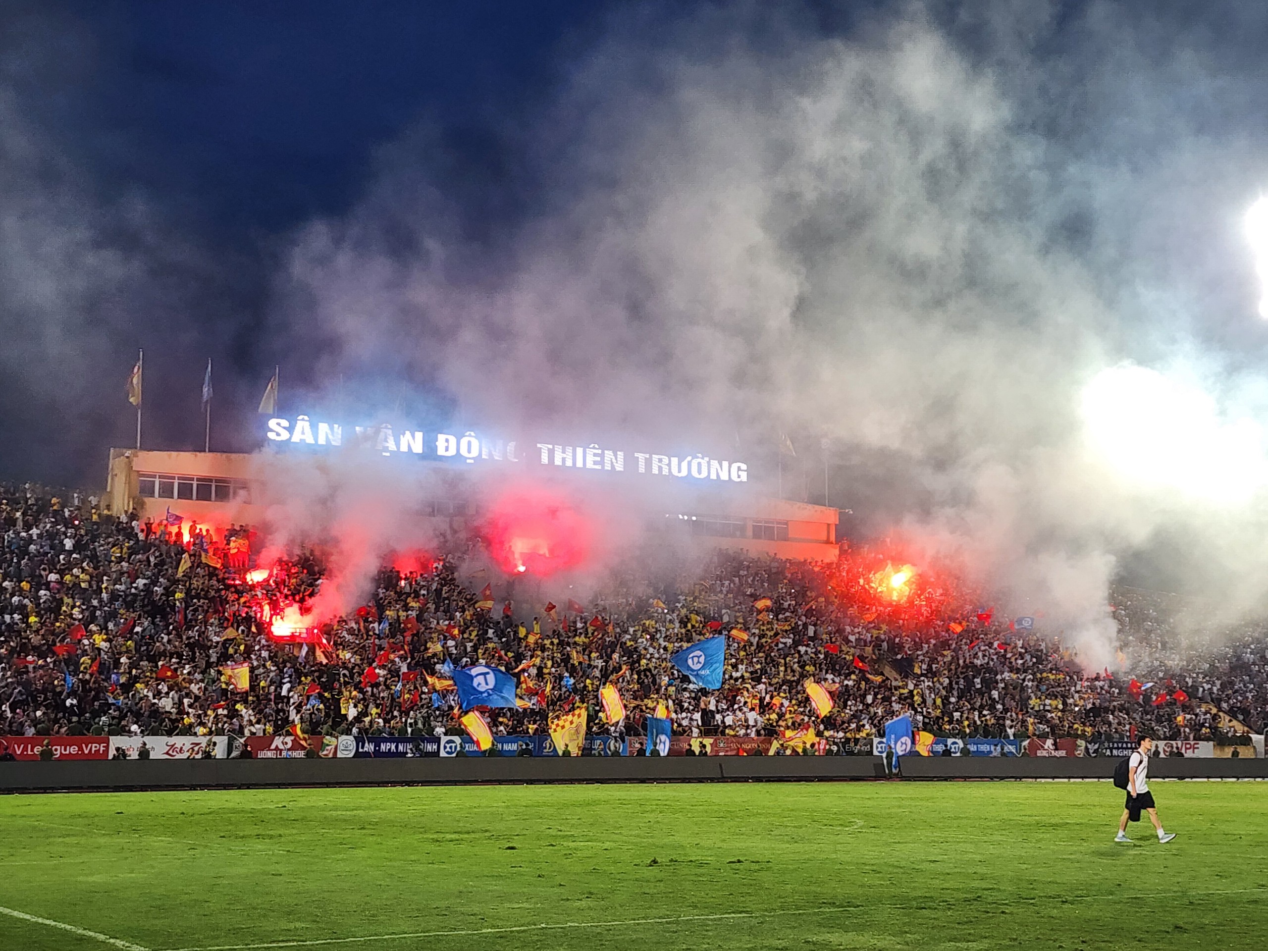 Thiên Trường 'mở hội', CLB Nam Định sớm giành chức vô địch V-League: Vui sao nước mắt lại trào!- Ảnh 28.