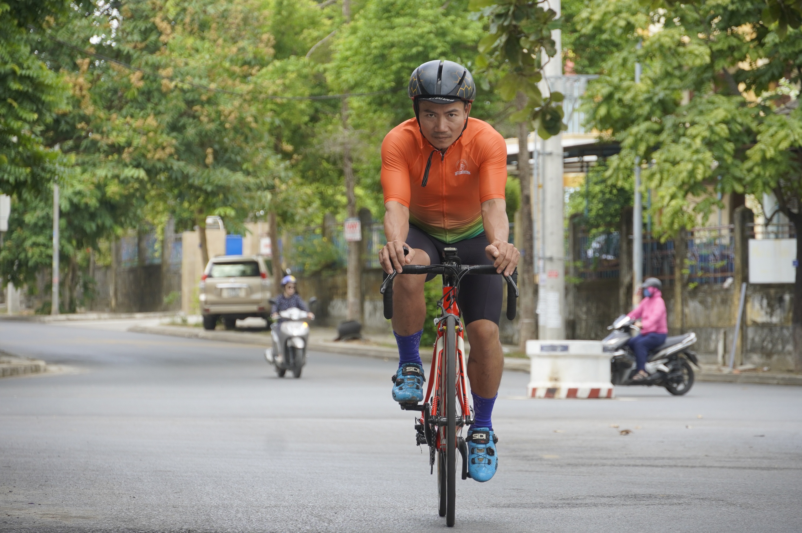 Ngày hội đạp xe Vì hòa bình: Chăm sóc kỹ lưỡng 'ngựa carbon' trước ngày khai hội- Ảnh 1.