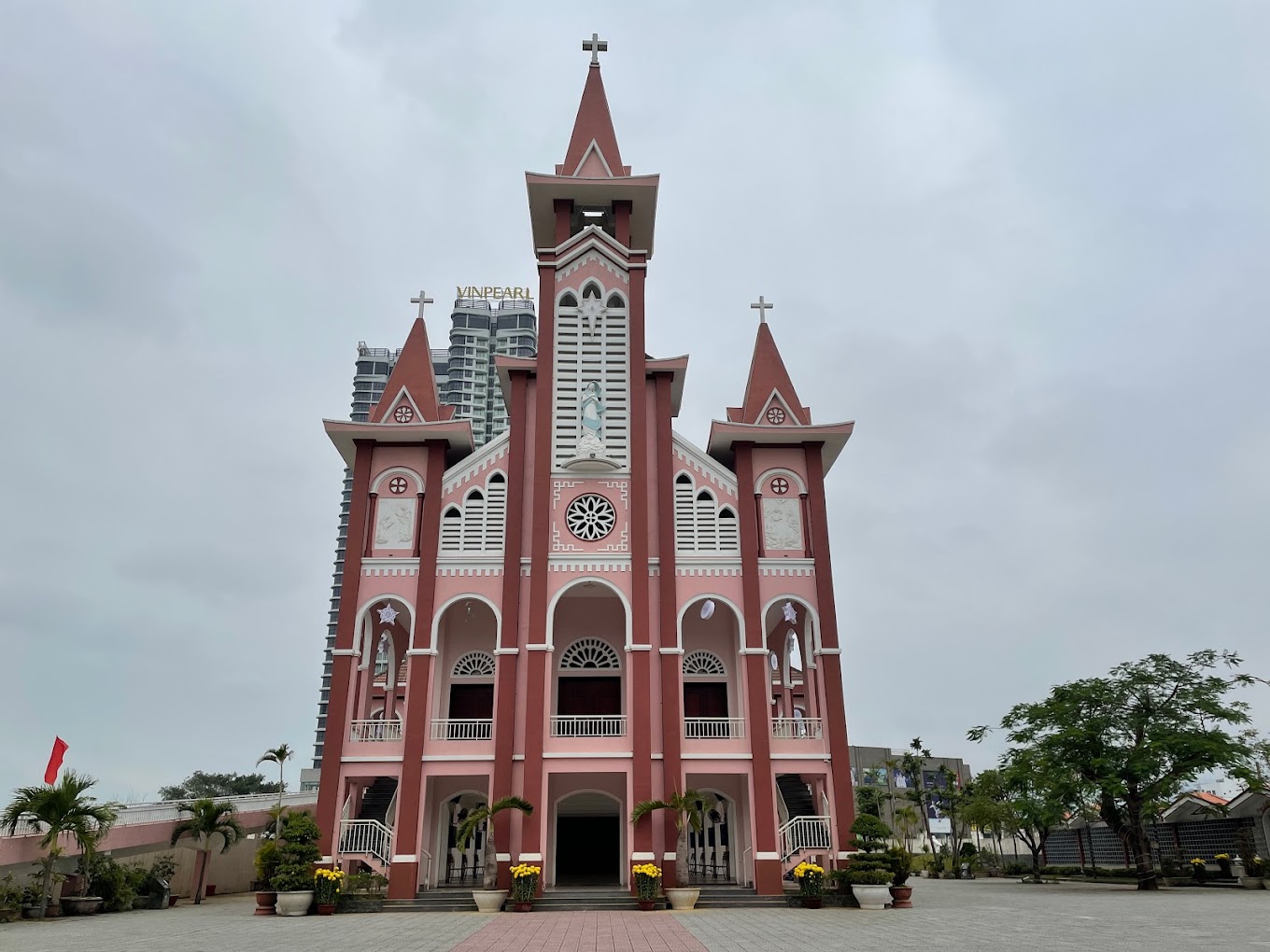 មិនត្រឹមតែទីក្រុង Da Lat ប៉ុណ្ណោះទេ ទីក្រុង Da Nang ក៏មានវិហារមាន់ផងដែរ - រូបថត ៣. Không chỉ Đà Lạt, Đà Nẵng cũng có nhà thờ Con Gà- Ảnh 3.