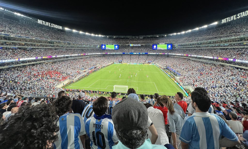 អរគុណ Messi ដែល Copa America ប្រកួតជាមួយ EURO ក្នុងកំណត់ត្រាទស្សនិកជន - រូបថត 2 ។ Nhờ Messi, Copa America so kè kỷ lục khán giả với EURO- Ảnh 2.