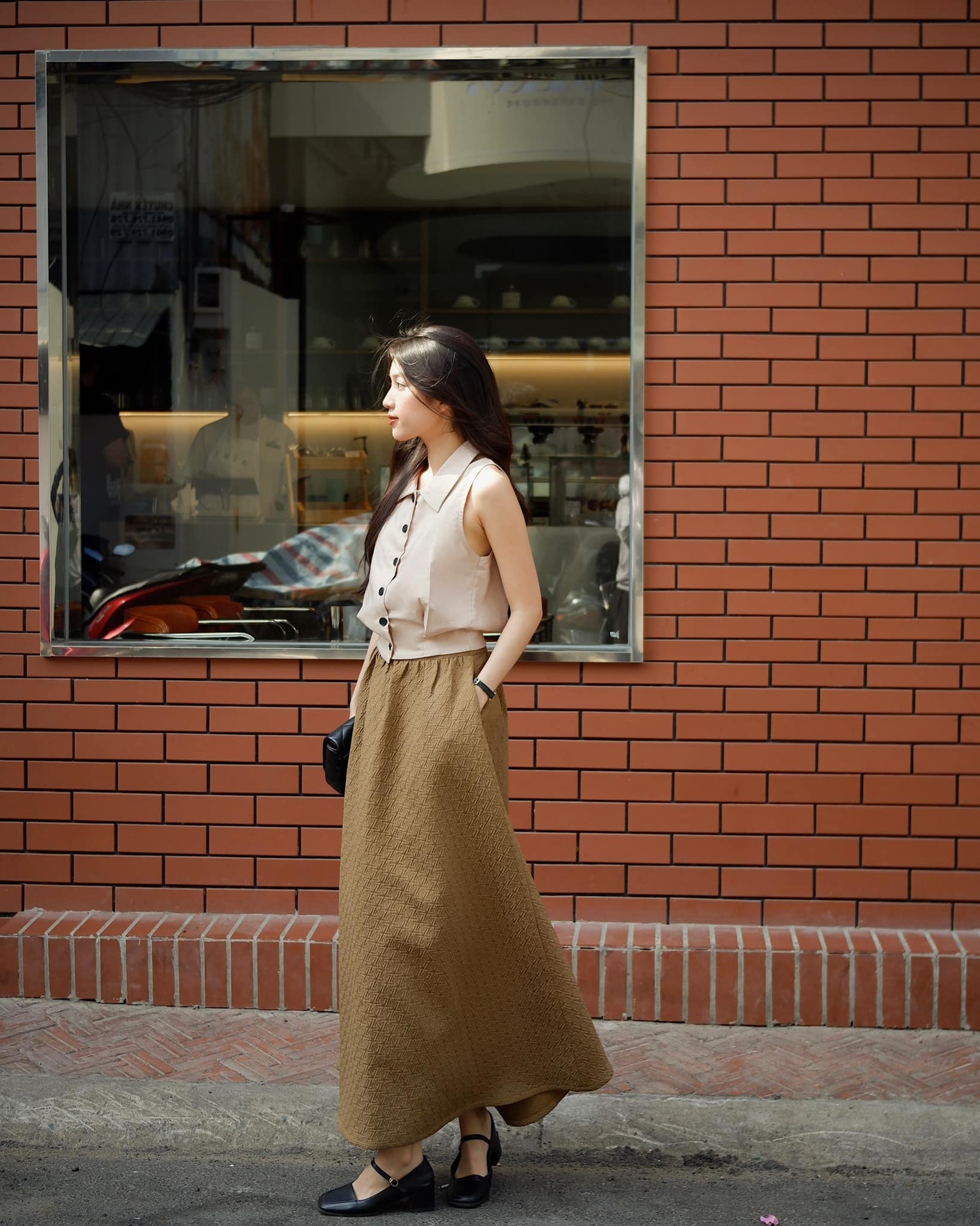 Chladivé, lehké, volné šaty, které vám pomohou přečkat lehké léto - Foto 10. Đầm suông mát nhẹ, cùng nàng đi qua mùa hè nhẹ tênh- Ảnh 10.