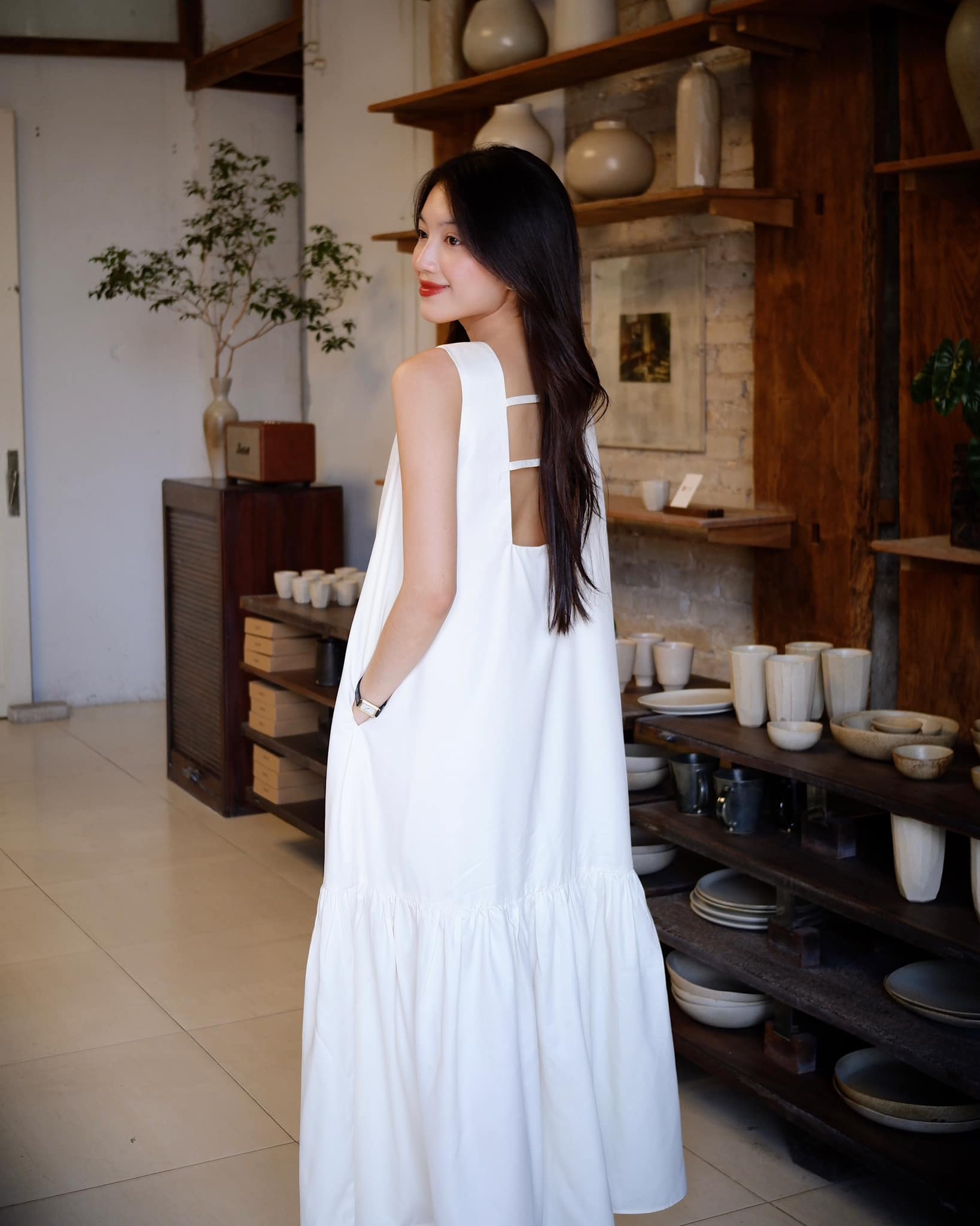 Chladivé, lehké, volné šaty, které vám pomohou přečkat lehké léto - Foto 3. Đầm suông mát nhẹ, cùng nàng đi qua mùa hè nhẹ tênh- Ảnh 3.