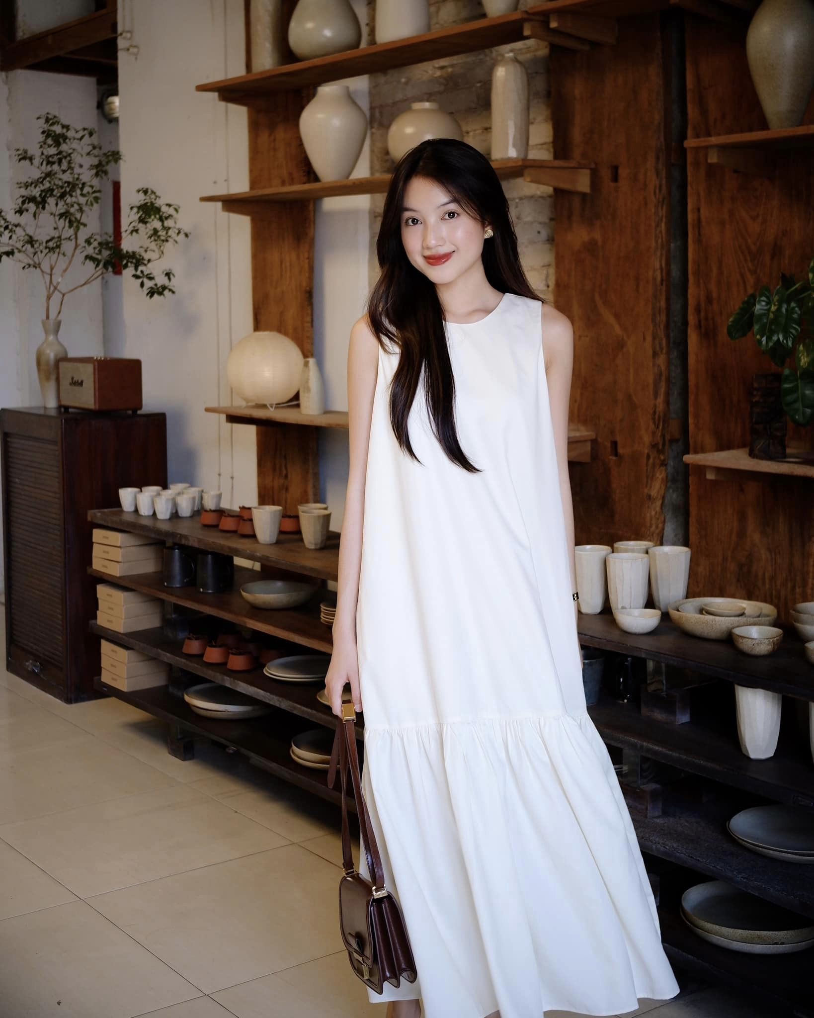 Chladivé, lehké, volné šaty, které vám pomohou přečkat lehké léto - Foto 2. Đầm suông mát nhẹ, cùng nàng đi qua mùa hè nhẹ tênh- Ảnh 2.