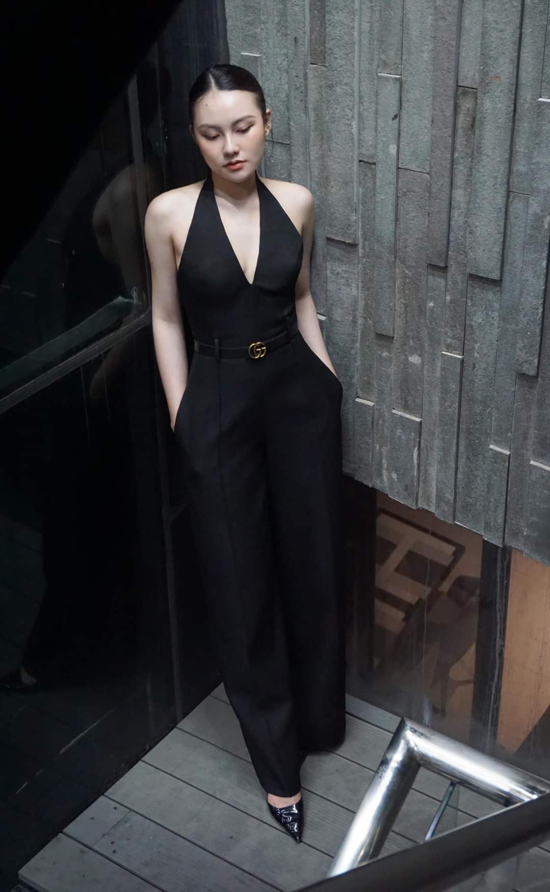 Když móda overalů „vpadne“ do letních ulic - Foto 1. Khi thời trang jumpsuit 'xâm chiếm' đường phố mùa hè- Ảnh 1.