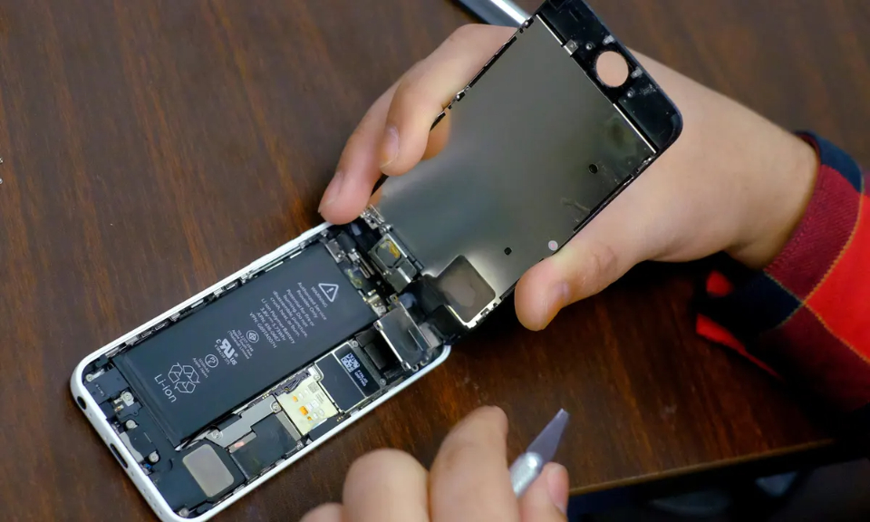 iPhone 16 sẽ có pin dễ dàng thay thế - Ảnh 1