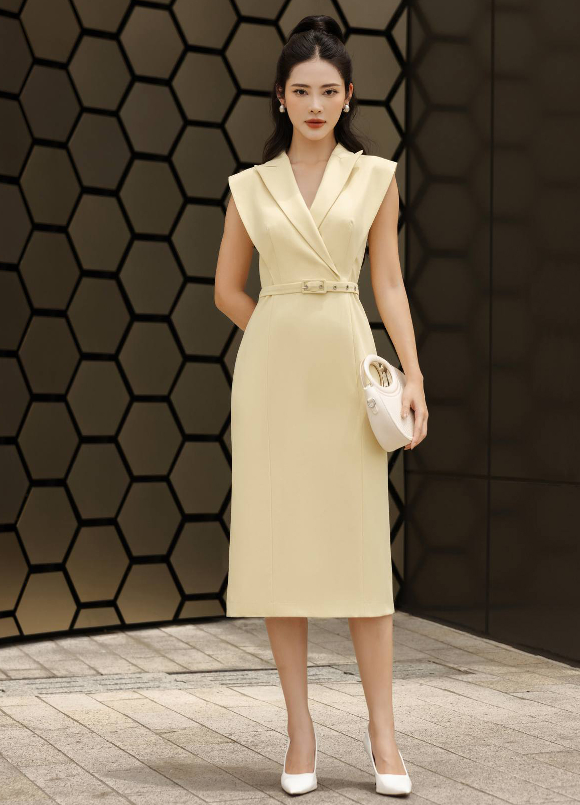 5 ідей гарних нарядів для роботи та виходу в світ цього сезону - Фото 4. 5 ý tưởng mặc đẹp đi làm, đi chơi mùa này- Ảnh 4.