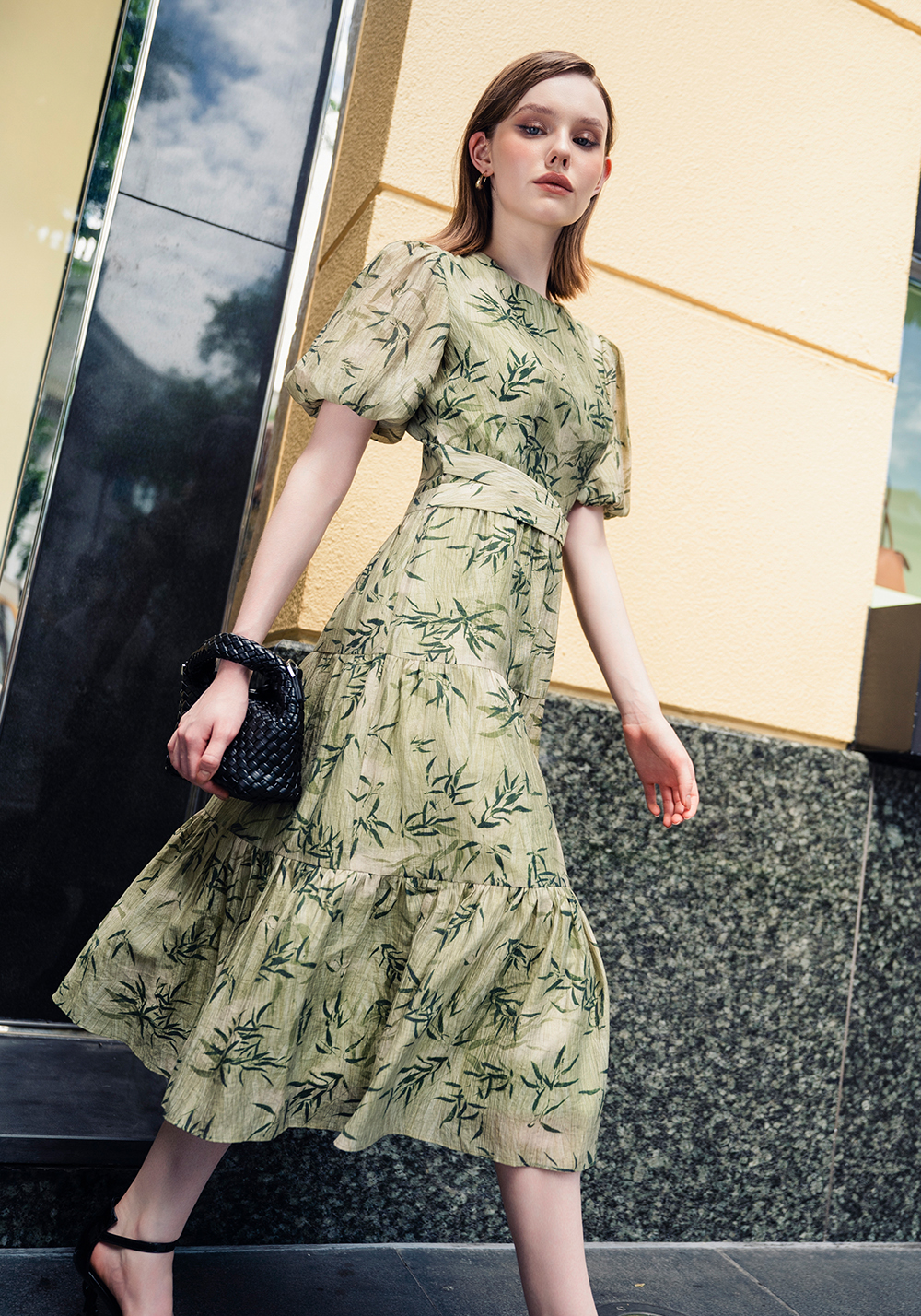 5 ідей красивих нарядів для роботи та виходу в світ цього сезону - Фото 1. 5 ý tưởng mặc đẹp đi làm, đi chơi mùa này- Ảnh 1.