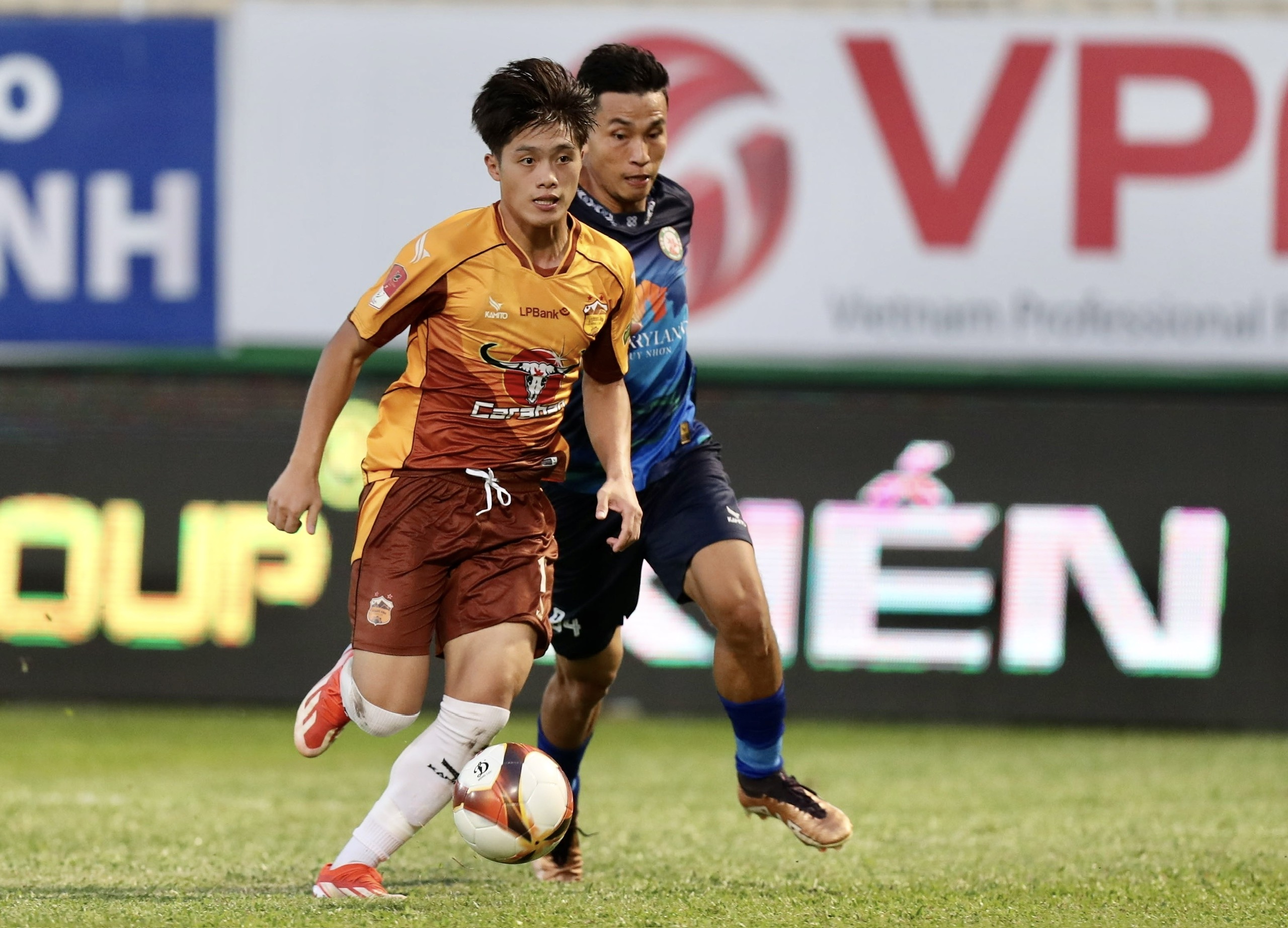 Quốc Việt đang có 2 mùa bóng tích cực thử sức tại V-League