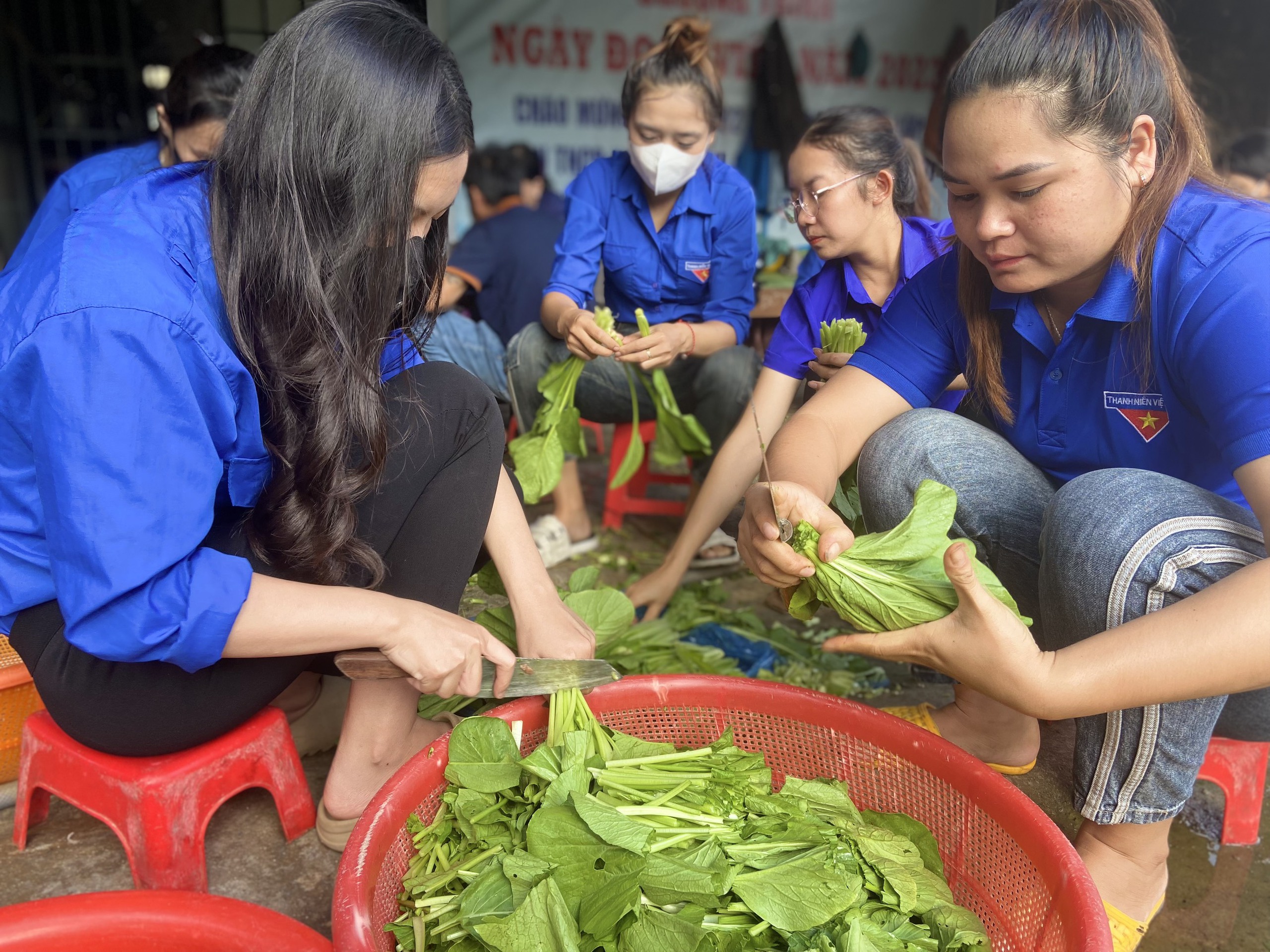 Những bữa ăn miễn phí cho thí sinh dự thi - Ảnh 1.