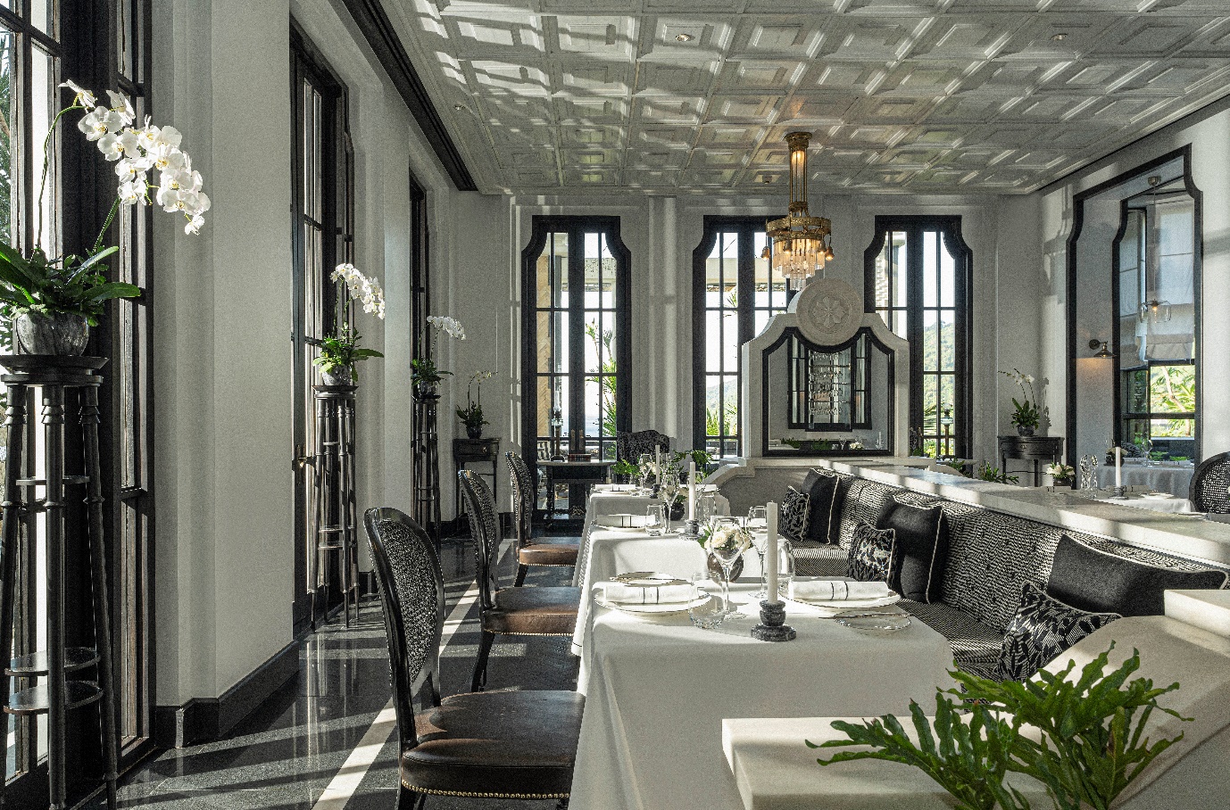 ភោជនីយដ្ឋានបារាំងល្បីបំផុតក្នុងប្រទេសវៀតណាមដែលទាក់ភ្នែក Michelin Guide - រូបថត ១. Những nhà hàng Pháp nổi tiếng nhất Việt Nam lọt vào 'mắt xanh' Michelin Guide- Ảnh 1.