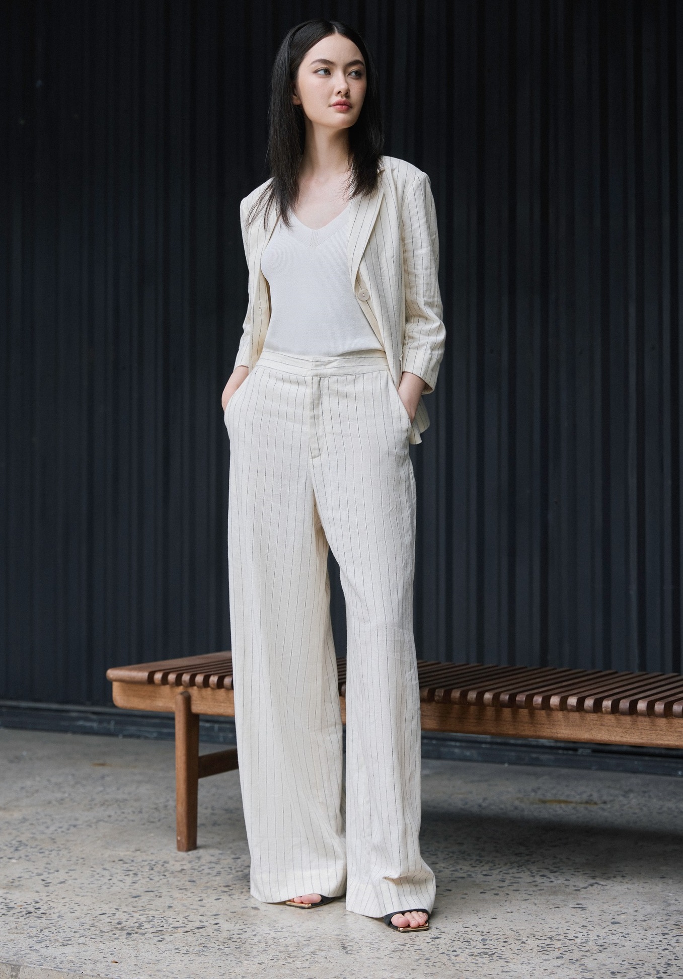 Framhäv din kraftfulla look med Quiet Luxury-trenden - Bild 6. Tôn lên dáng vẻ quyền lực với xu hướng Quiet Luxury- Ảnh 6.