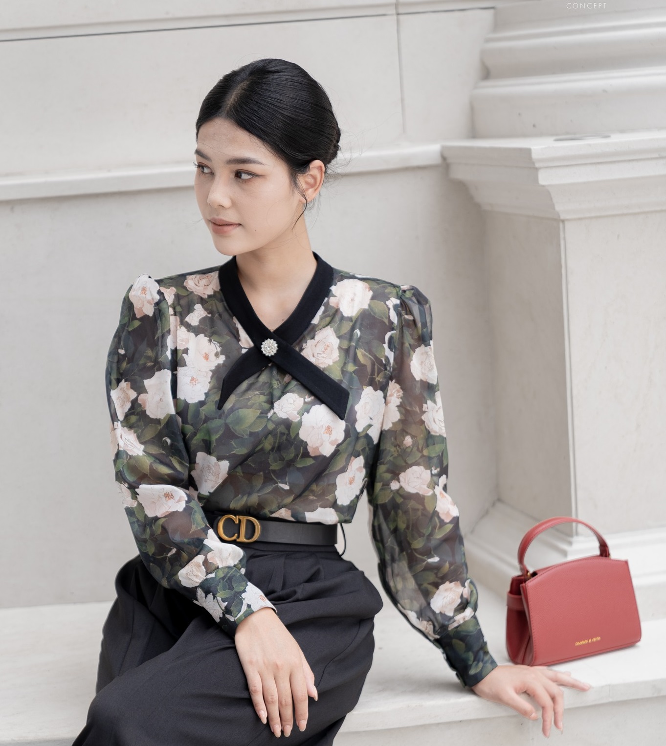 Er zijn ontelbaar veel manieren om blouses te combineren. Heb jij ze al geprobeerd? - Foto 7. Áo blouse có muôn vàn cách phối, nàng đã thử hay chưa?- Ảnh 7.