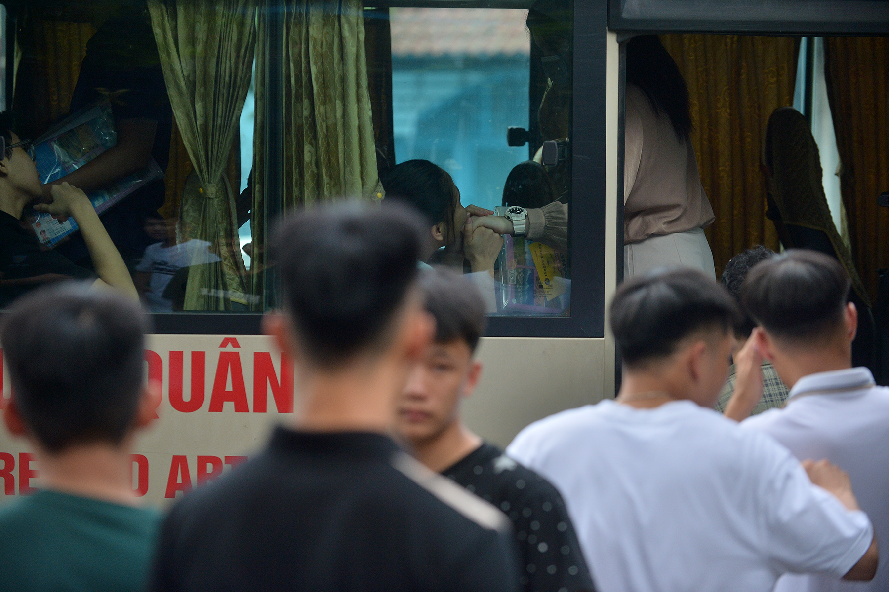 Những thí sinh Hà Nội được xe chuyên dụng 'hộ tống' đi thi tốt nghiệp 2024- Ảnh 10.