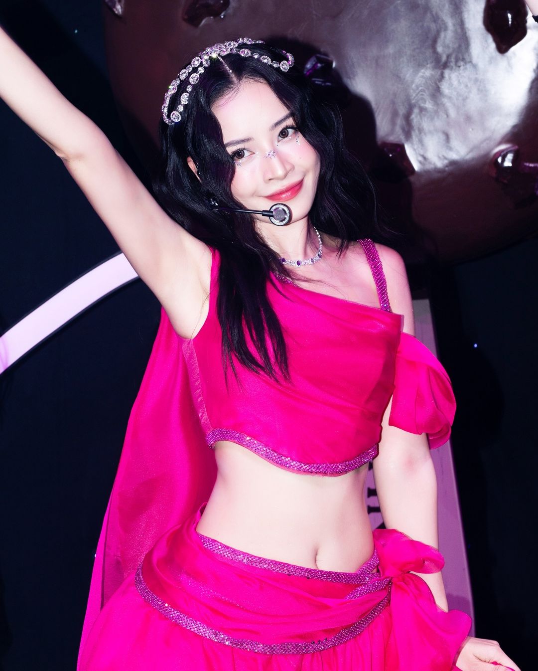 Chi Pu var tyvärr  Chi Pu bị 'dìm dáng' đáng tiếc khi đứng cạnh Mina nhóm TWICE- Ảnh 9.