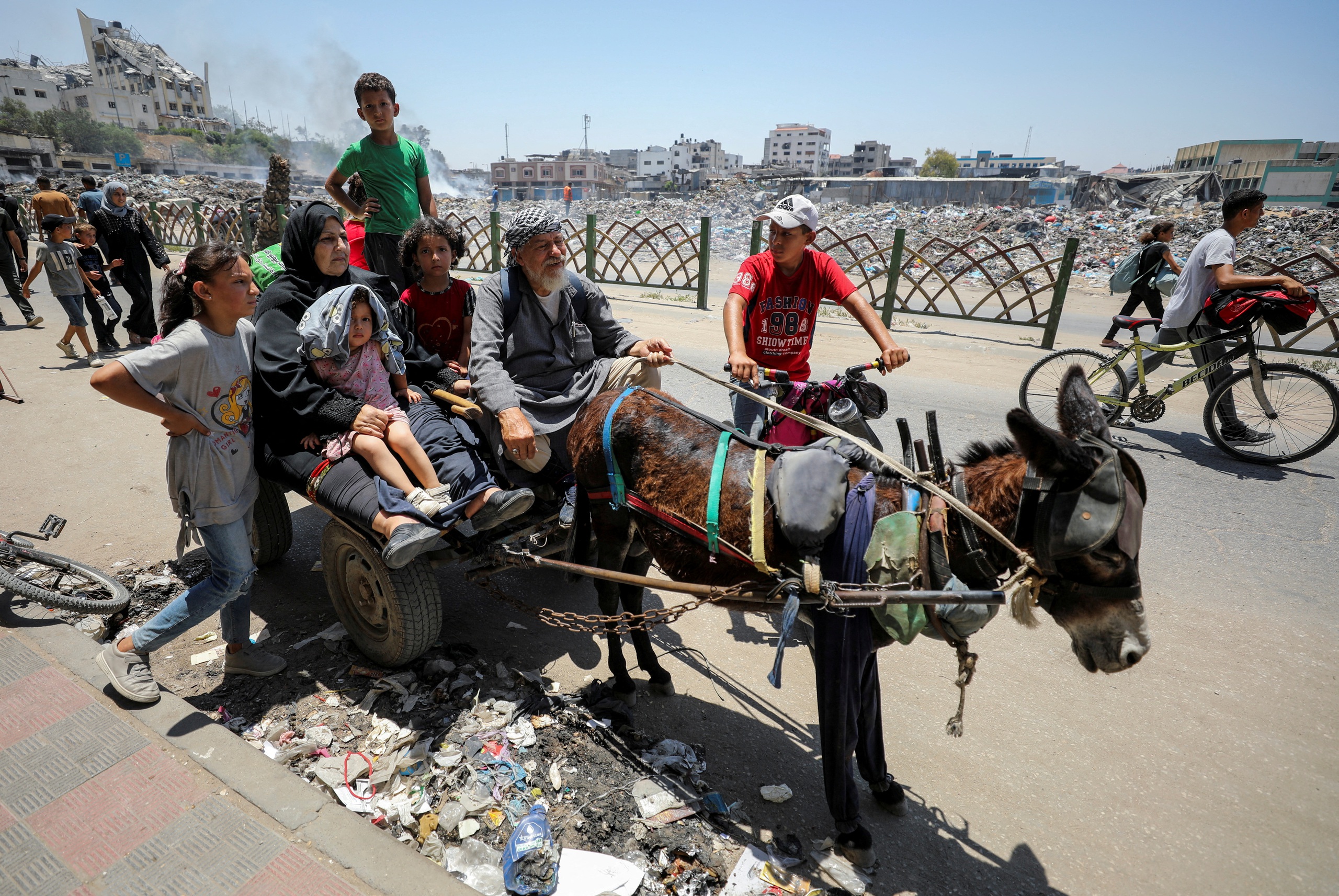 Tang tóc vẫn bao trùm Gaza khi Israel tiếp tục hoạt động quân sự- Ảnh 1.