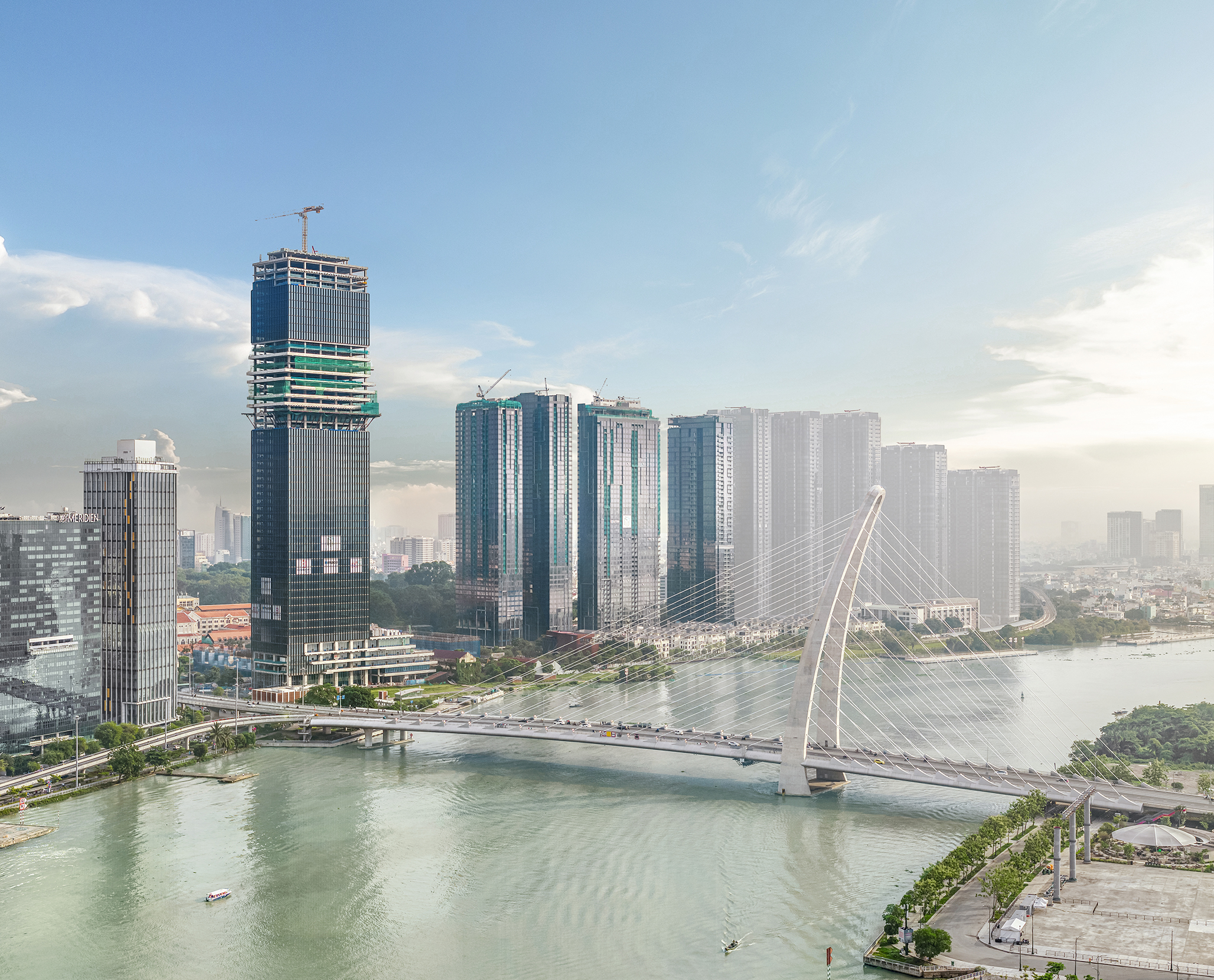 Các cấu phần của Grand Marina, Saigon đang ngày càng hoàn thiện. Ảnh: Masterise Homes