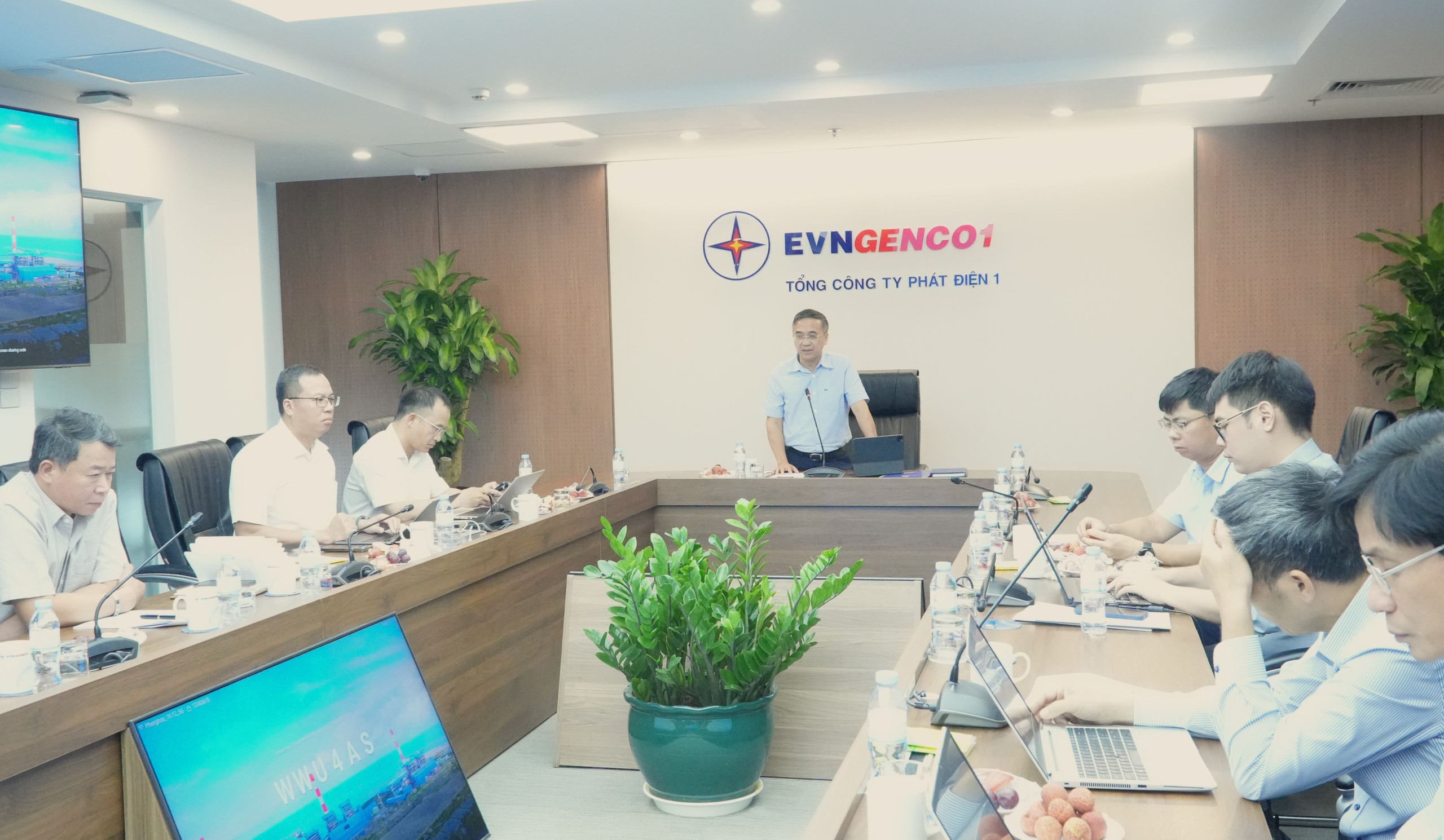 Lãnh đạo EVN làm việc với EVNGENCO1 về tình hình sản xuất điện năm 2024- Ảnh 2. Lãnh đạo EVN làm việc với EVNGENCO1 về tình hình sản xuất điện năm 2024- Ảnh 2.