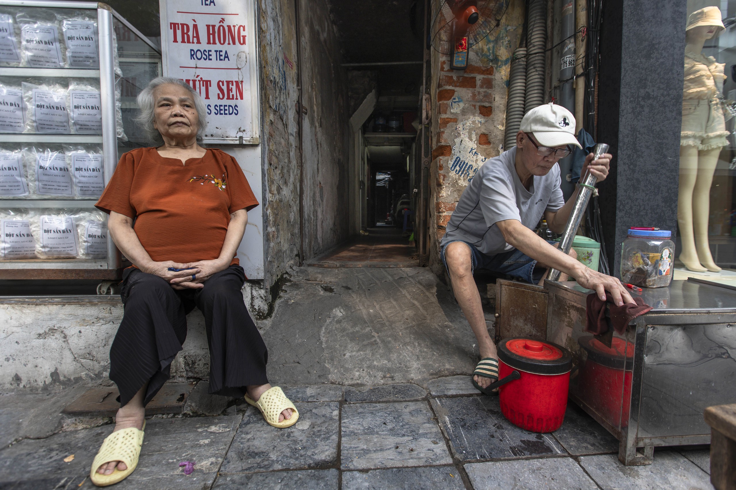 Những ngõ sâu không thấy mặt trời, xe cứu hỏa 'bó tay' ở Hà Nội- Ảnh 25.