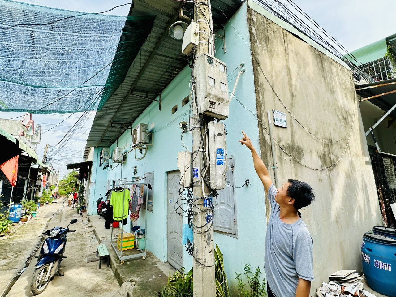 Bình Dương: Vì sao nhiều hộ dân ở Tân Phước Khánh 'chưa được cấp điện'?- Ảnh 1.