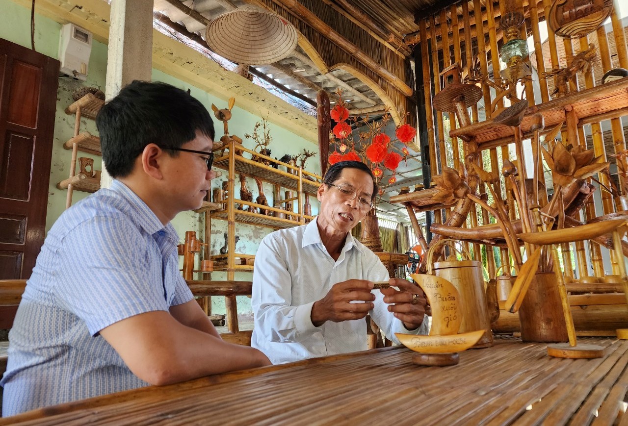 Người đàn ông 30 năm dựng chòi tranh đón khách Tây- Ảnh 2.